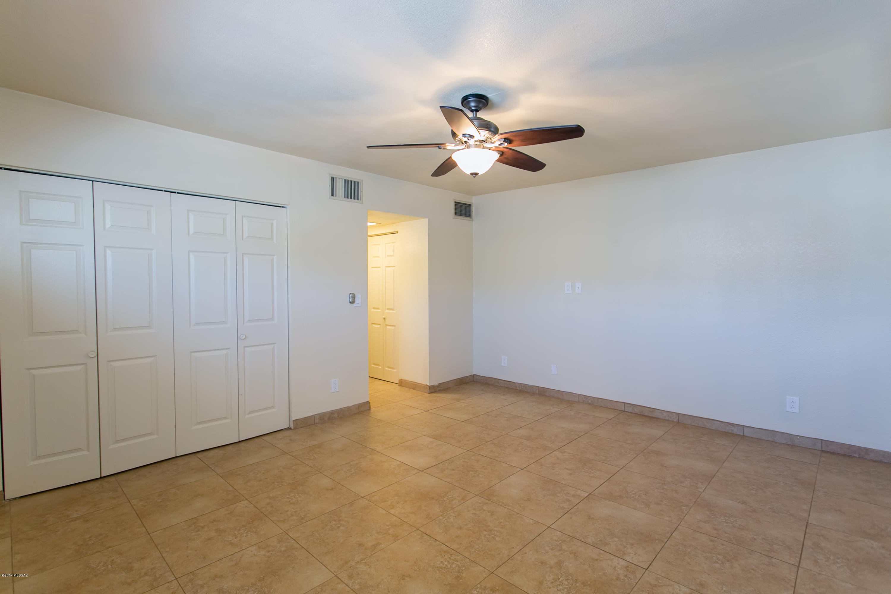 728 W Orange Tree Place