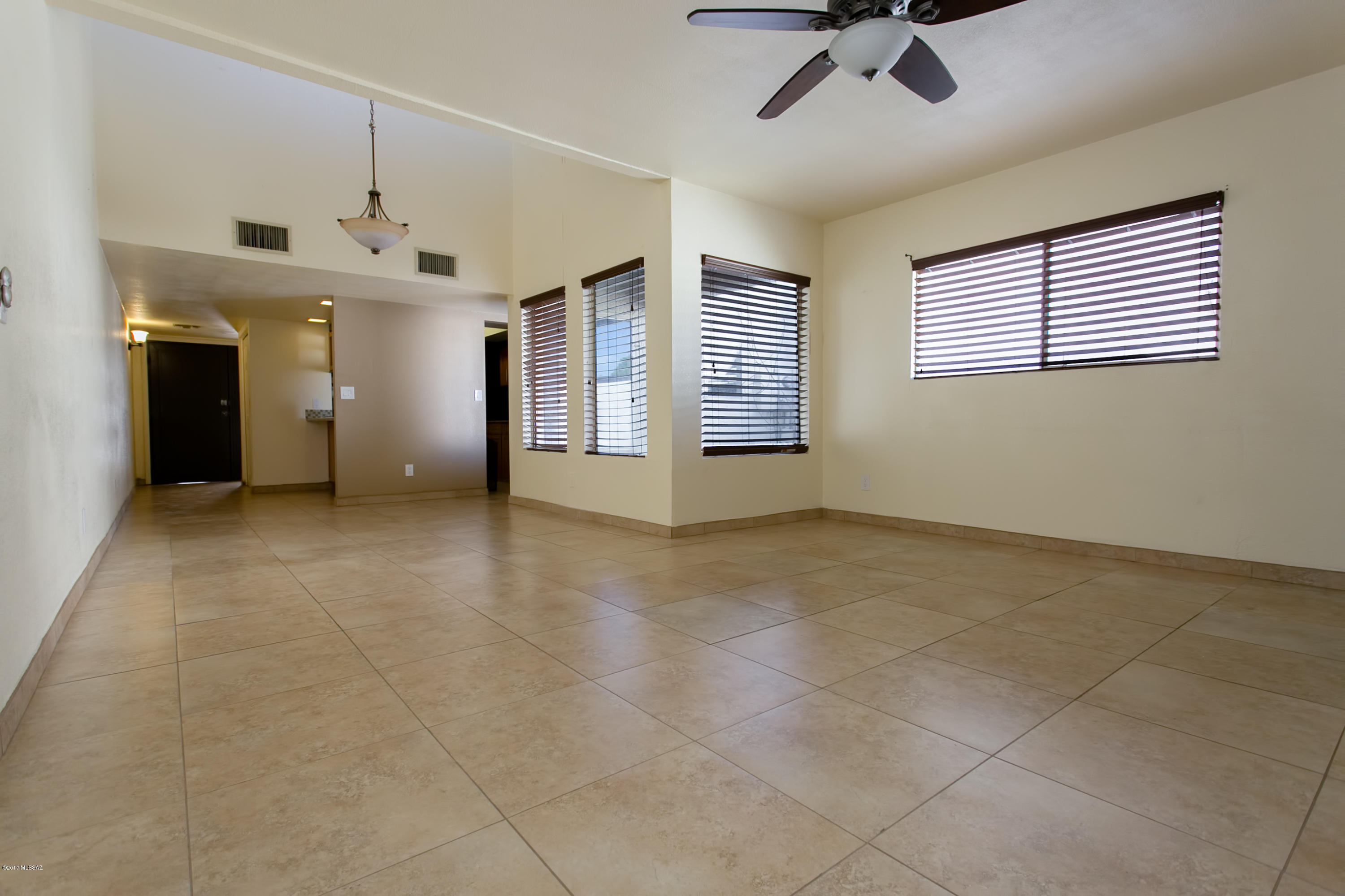 728 W Orange Tree Place