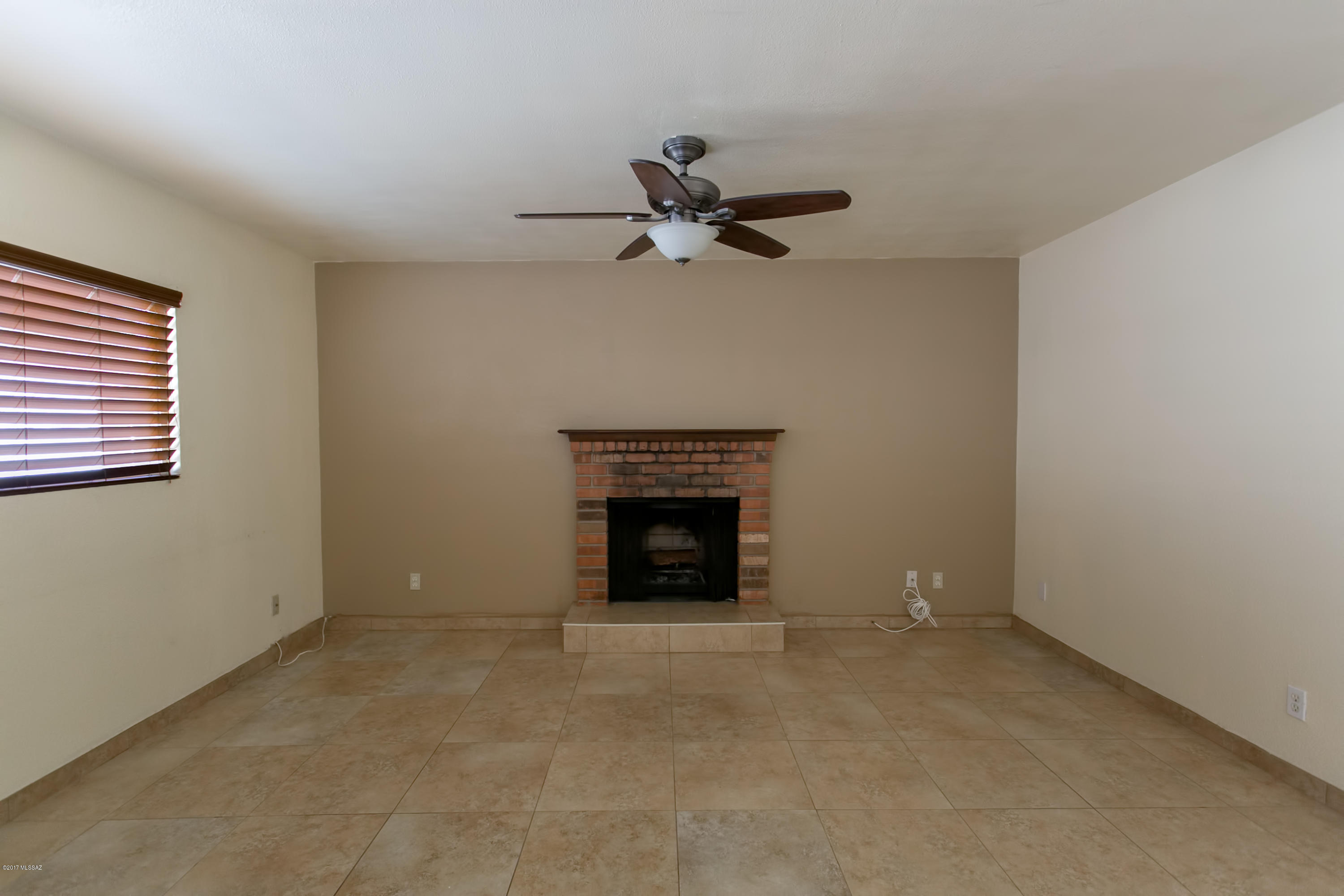 728 W Orange Tree Place