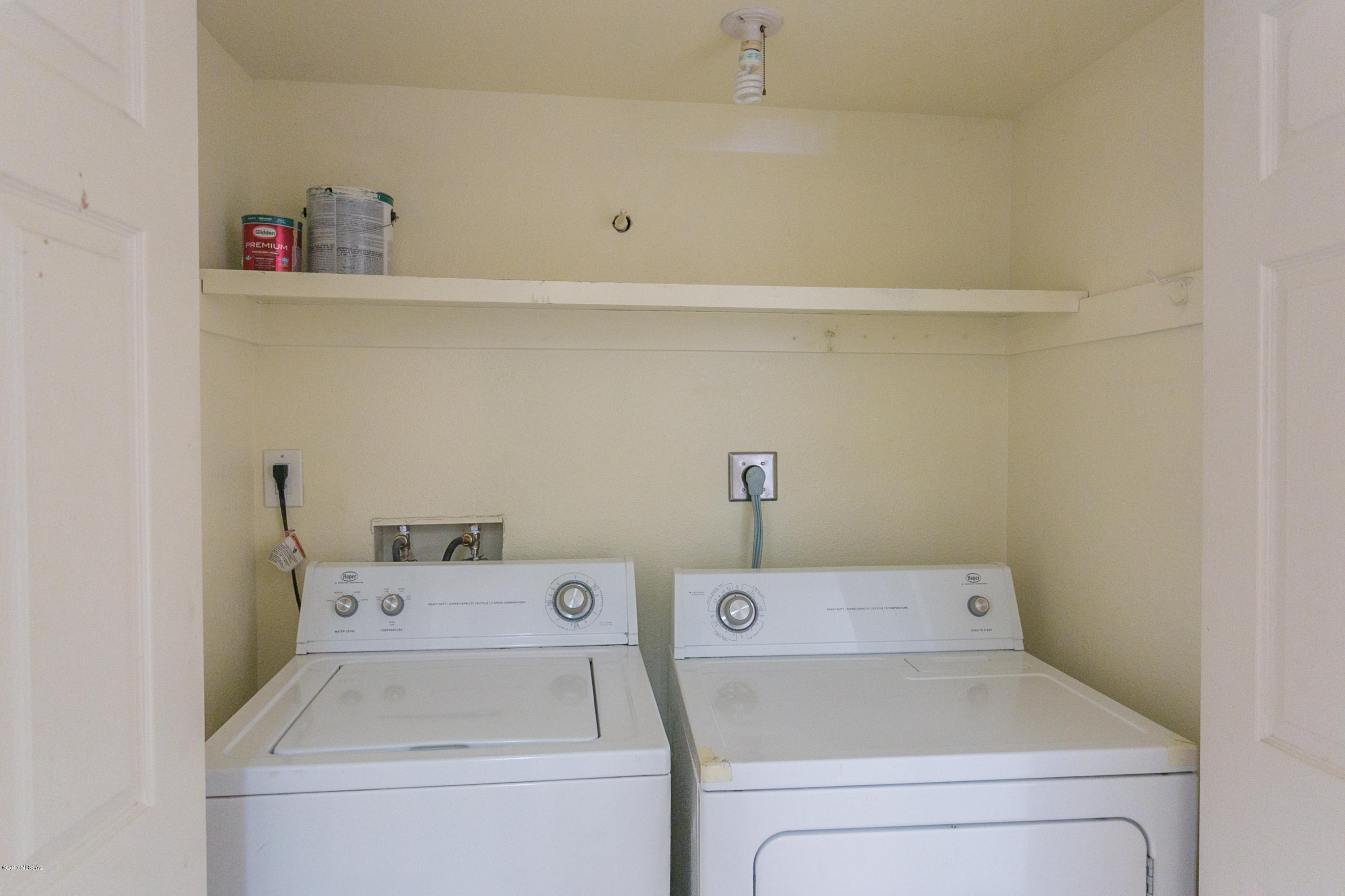 728 W Orange Tree Place