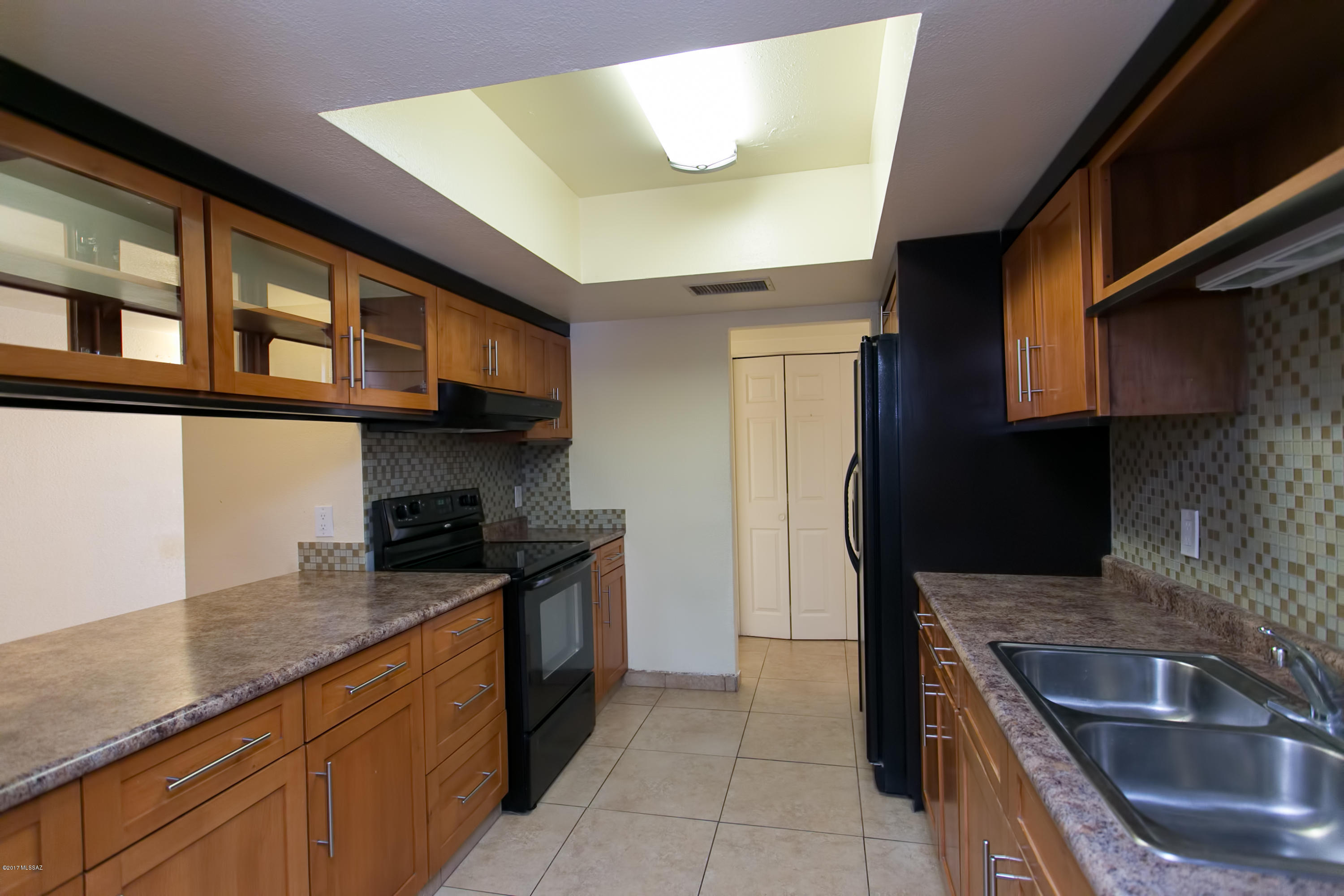 728 W Orange Tree Place