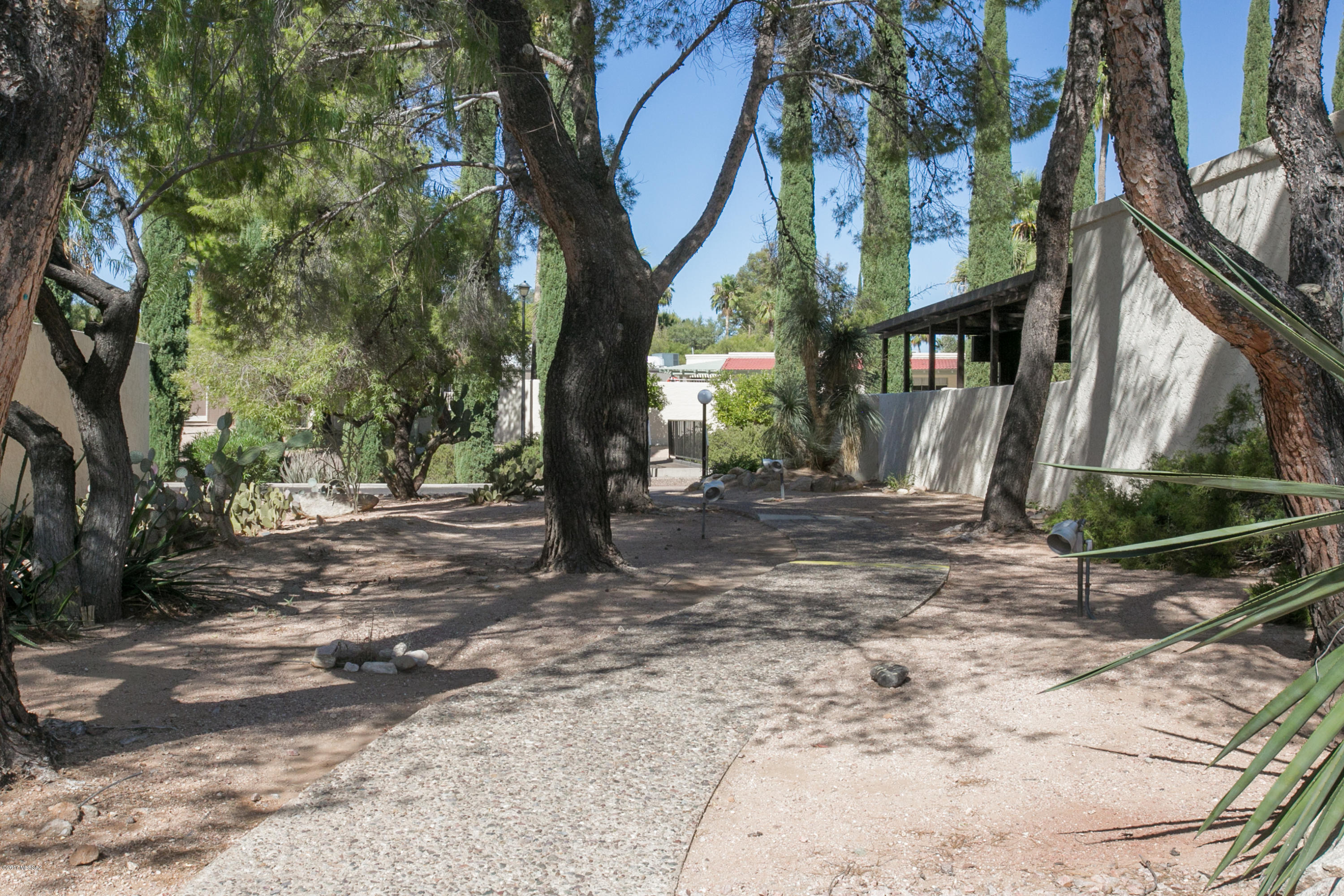 728 W Orange Tree Place