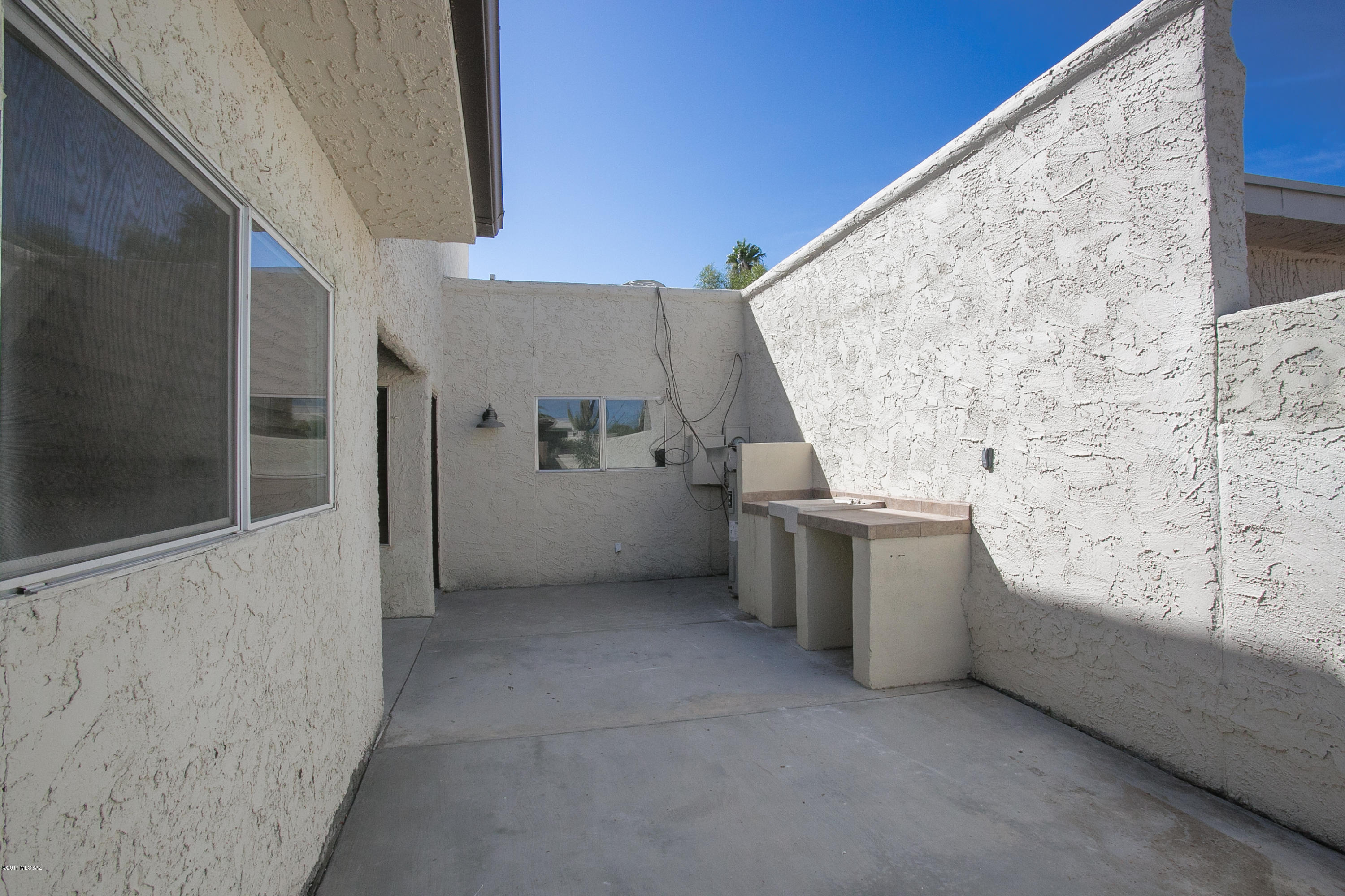 728 W Orange Tree Place