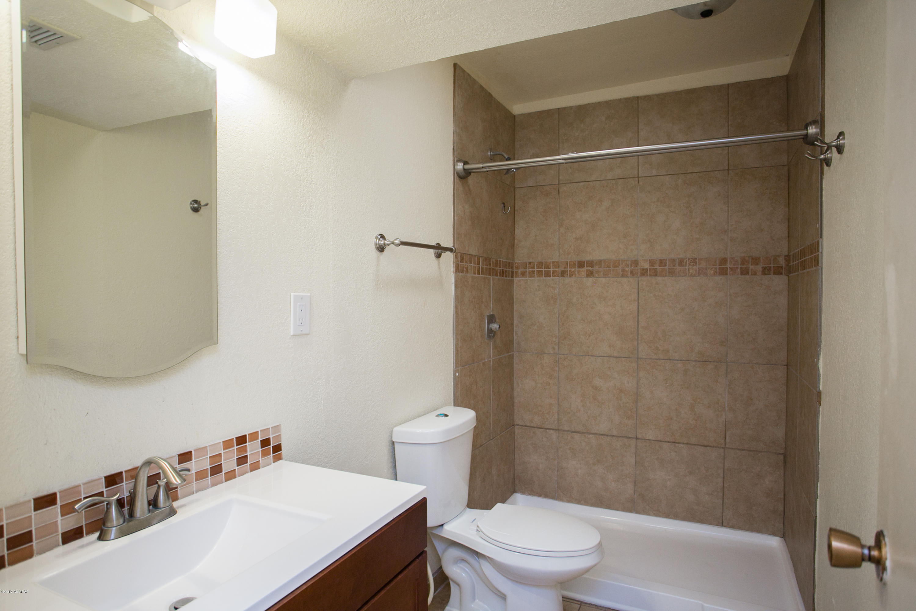 728 W Orange Tree Place