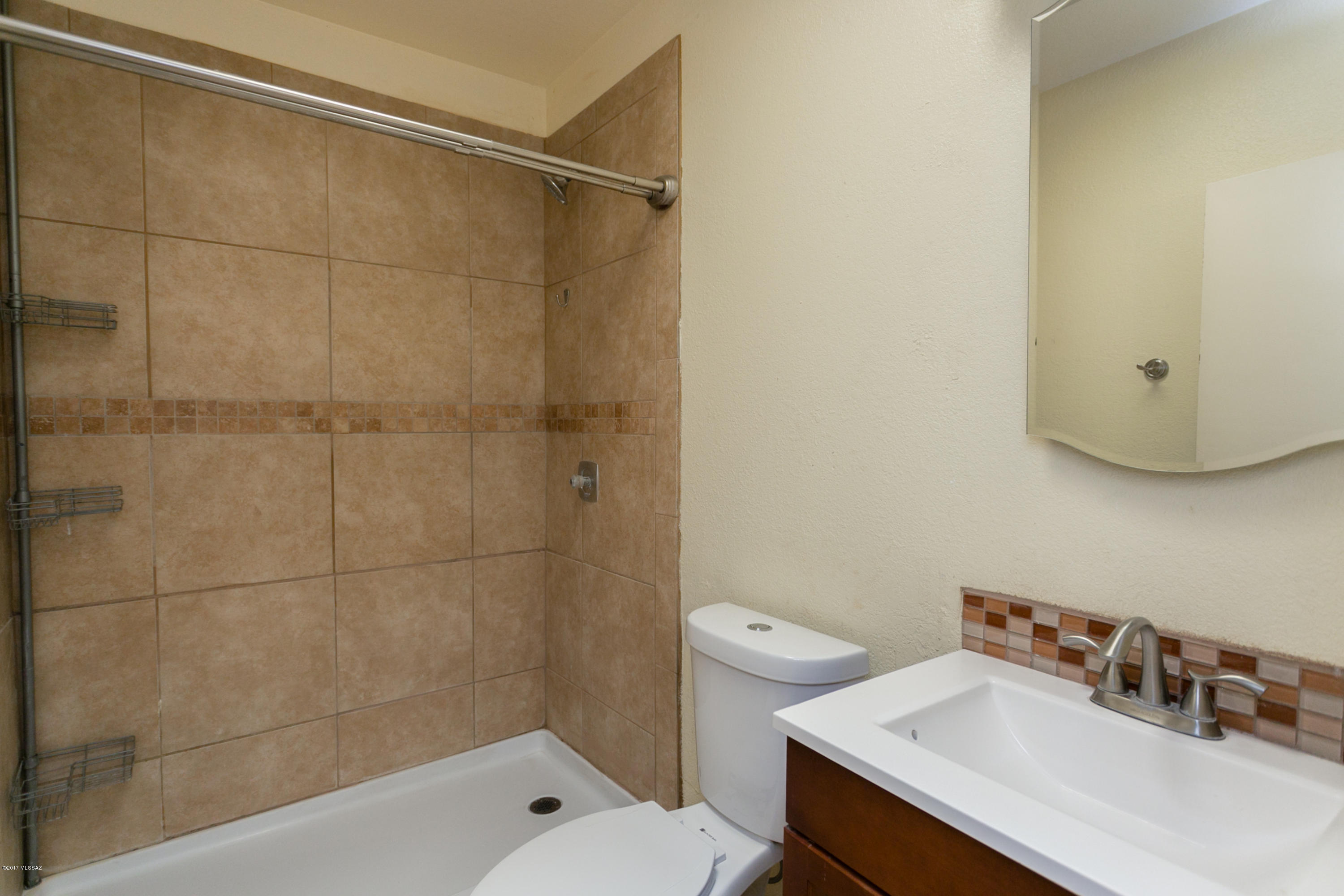 728 W Orange Tree Place