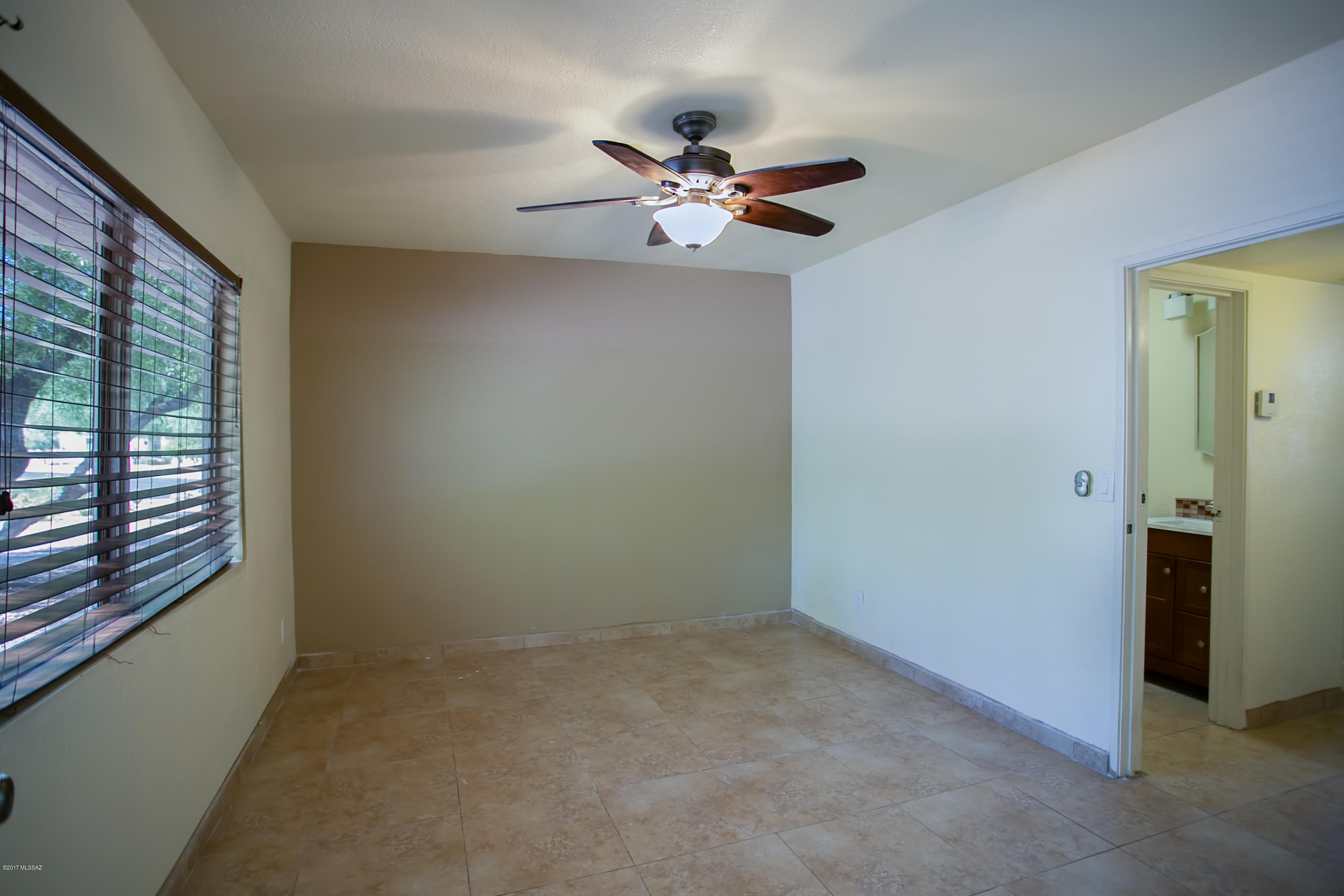 728 W Orange Tree Place