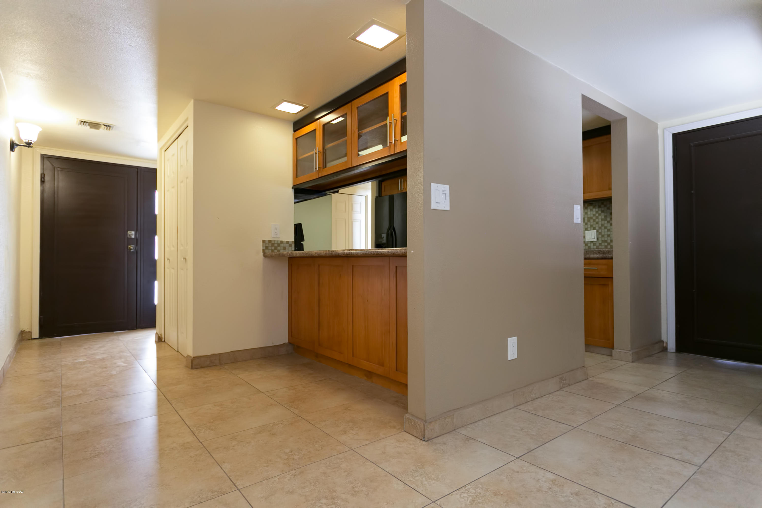 728 W Orange Tree Place