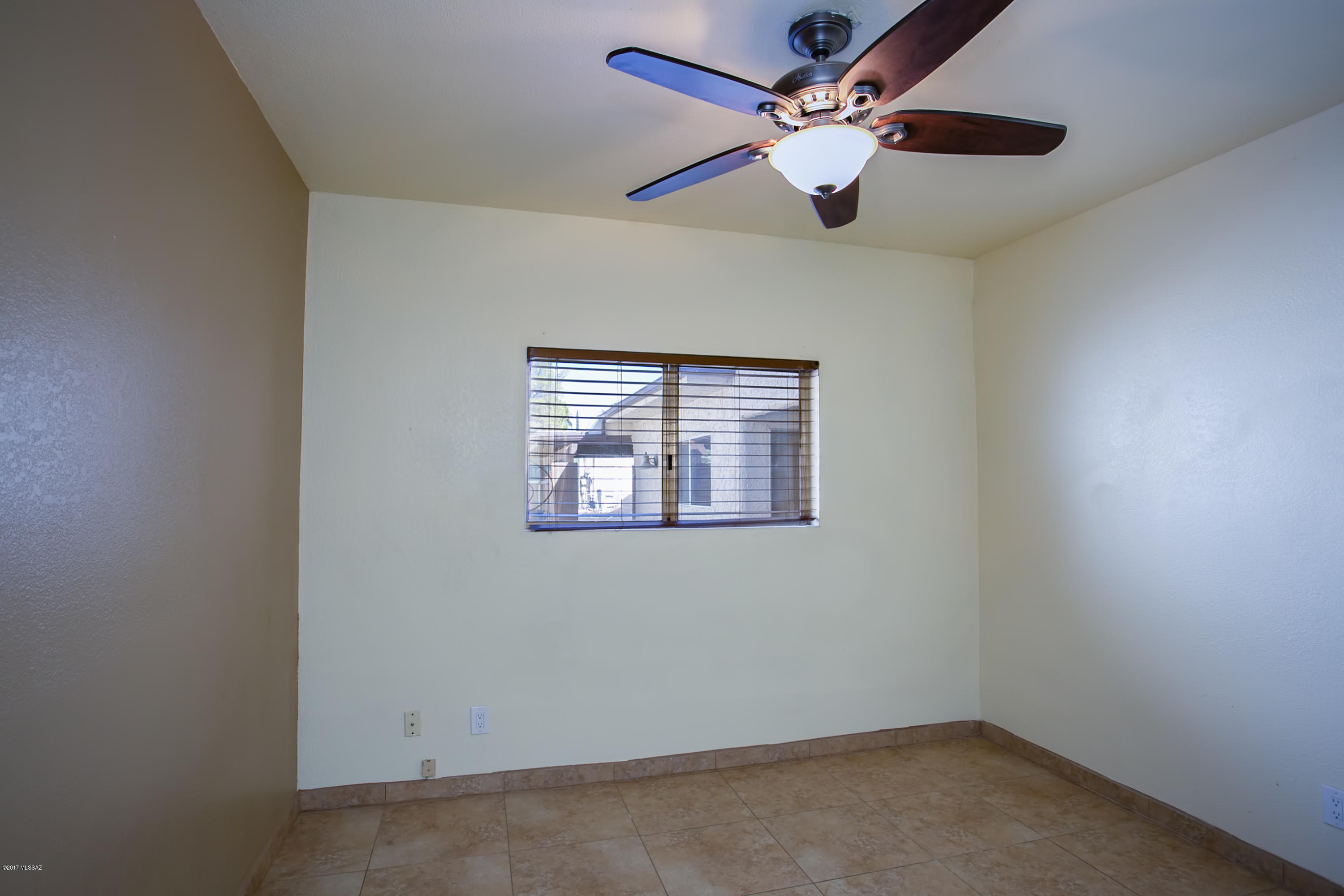 728 W Orange Tree Place