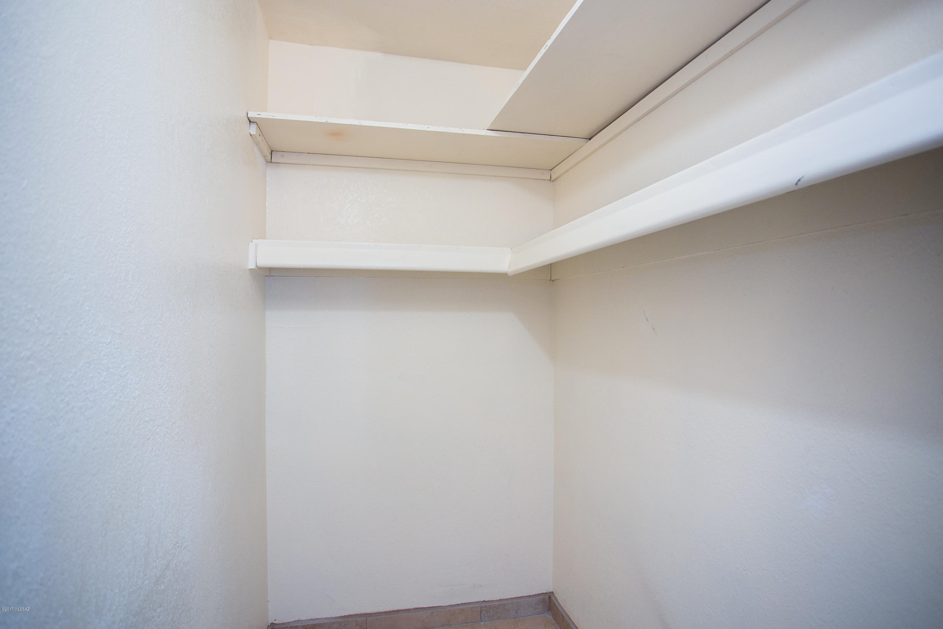 728 W Orange Tree Place