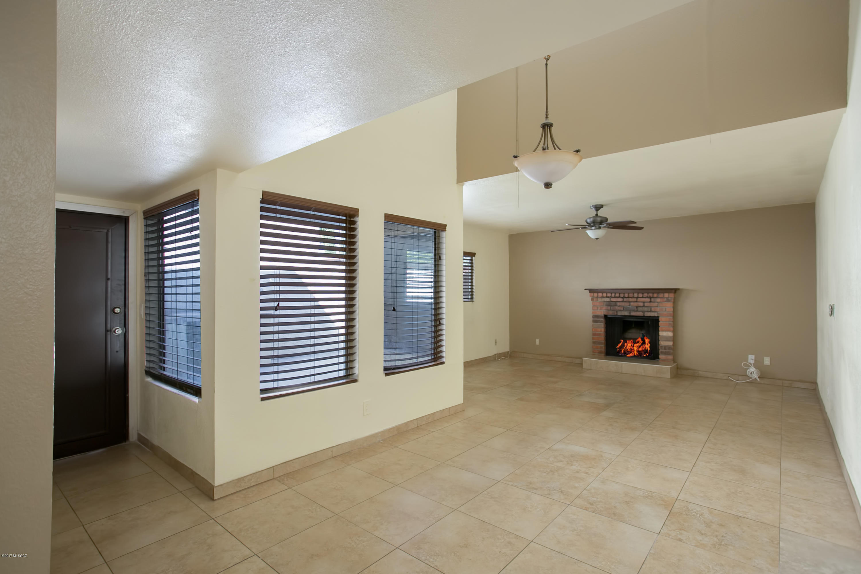 728 W Orange Tree Place