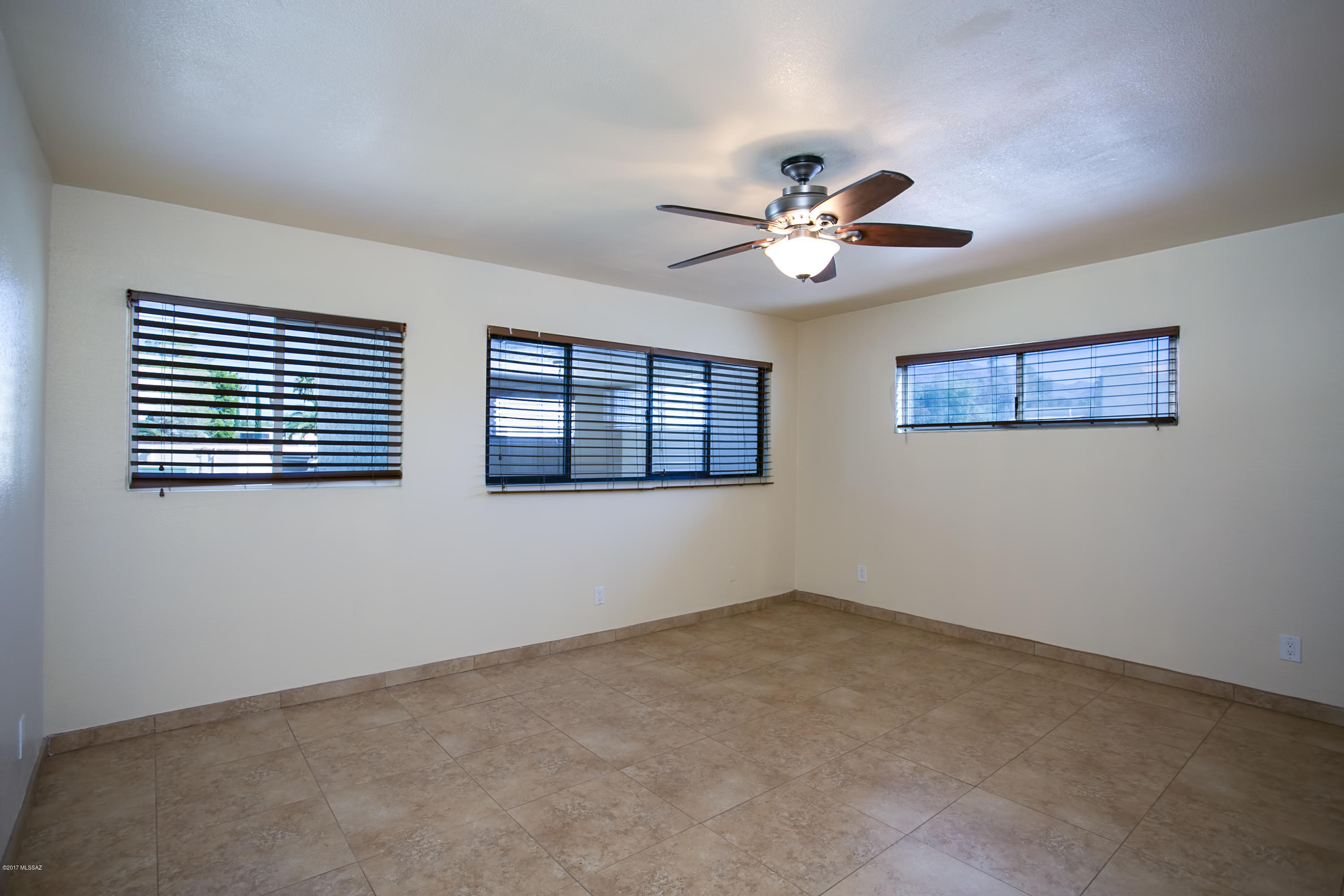 728 W Orange Tree Place