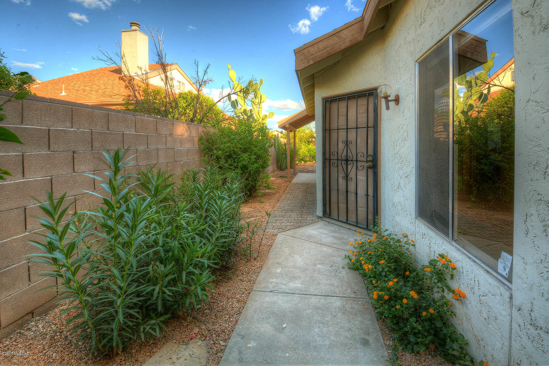 2763 W Daffodil Place