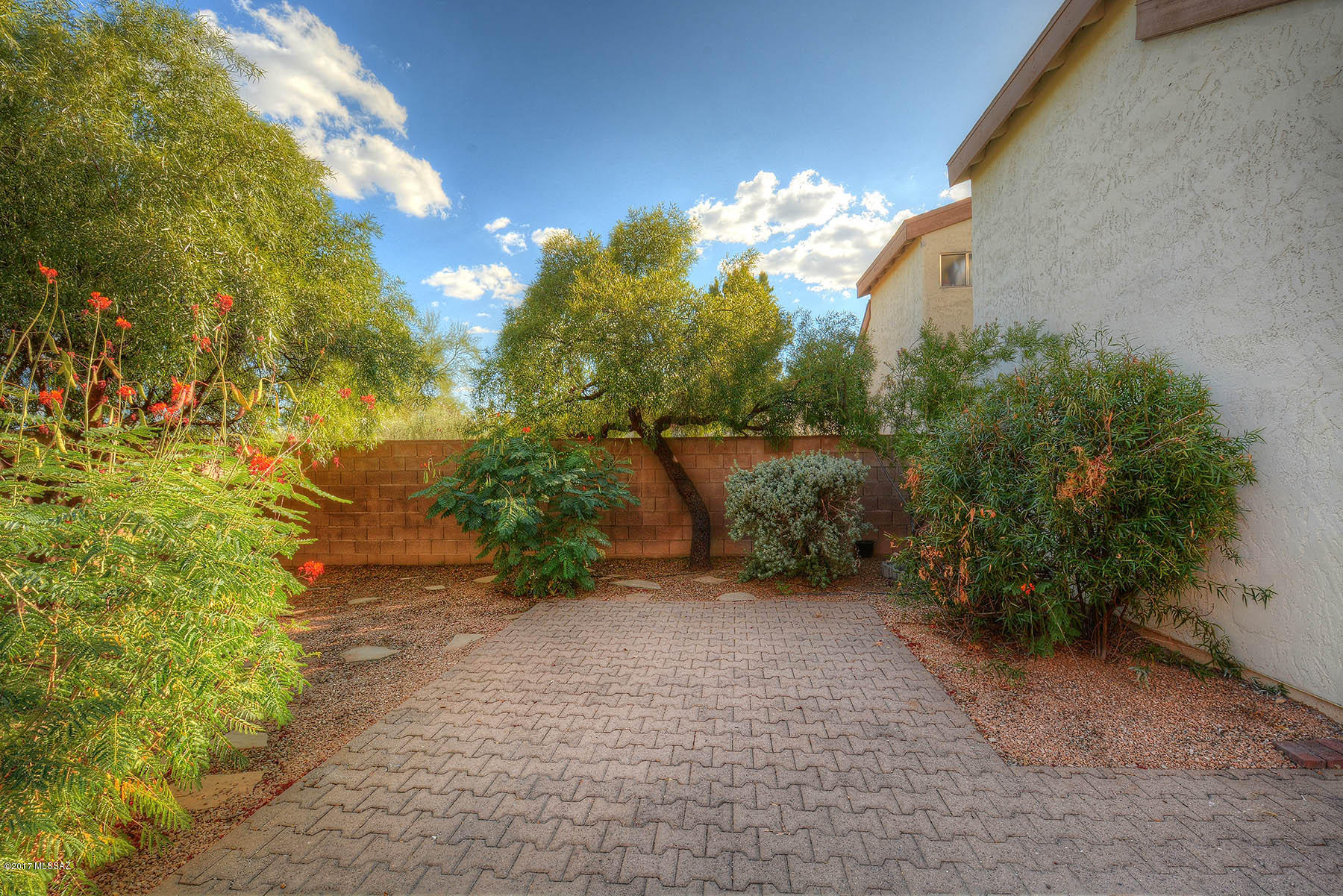 2763 W Daffodil Place