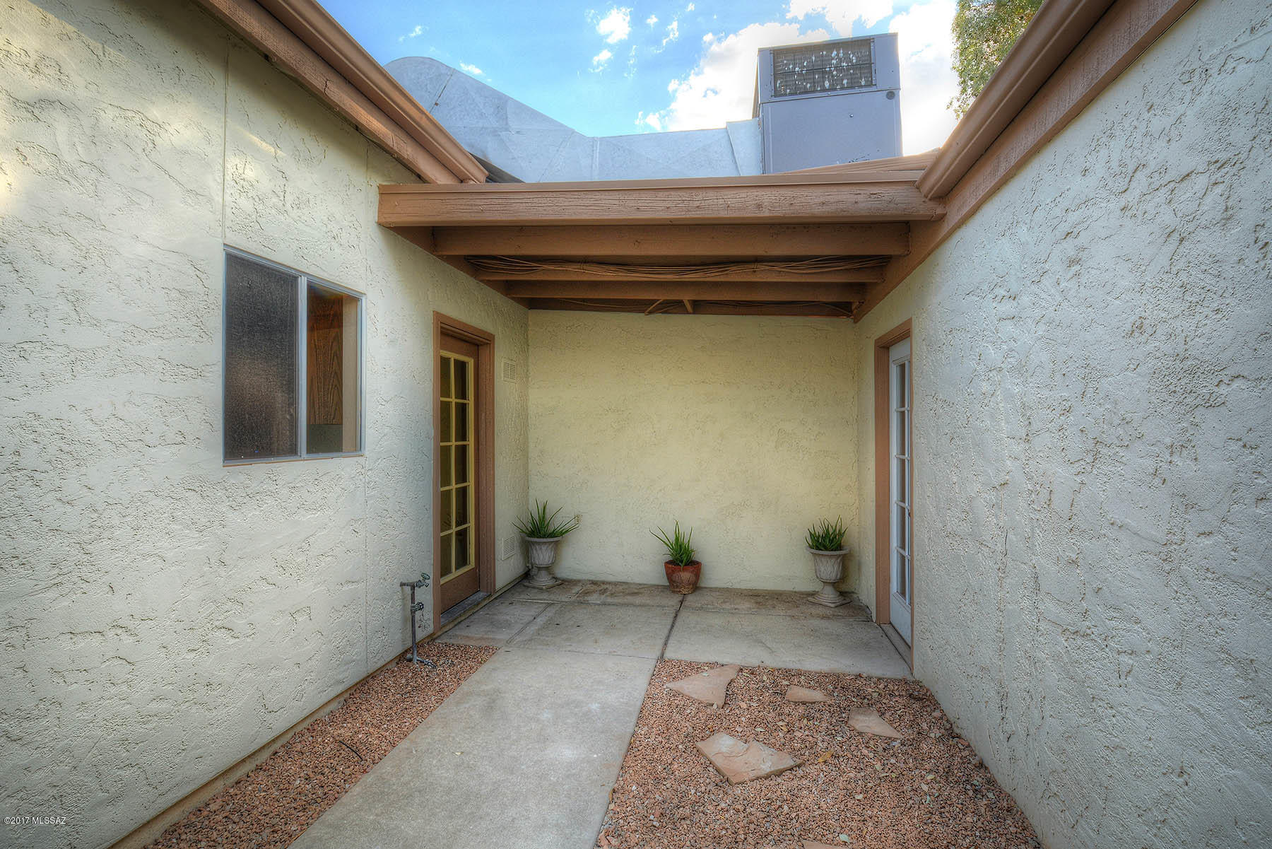 2763 W Daffodil Place