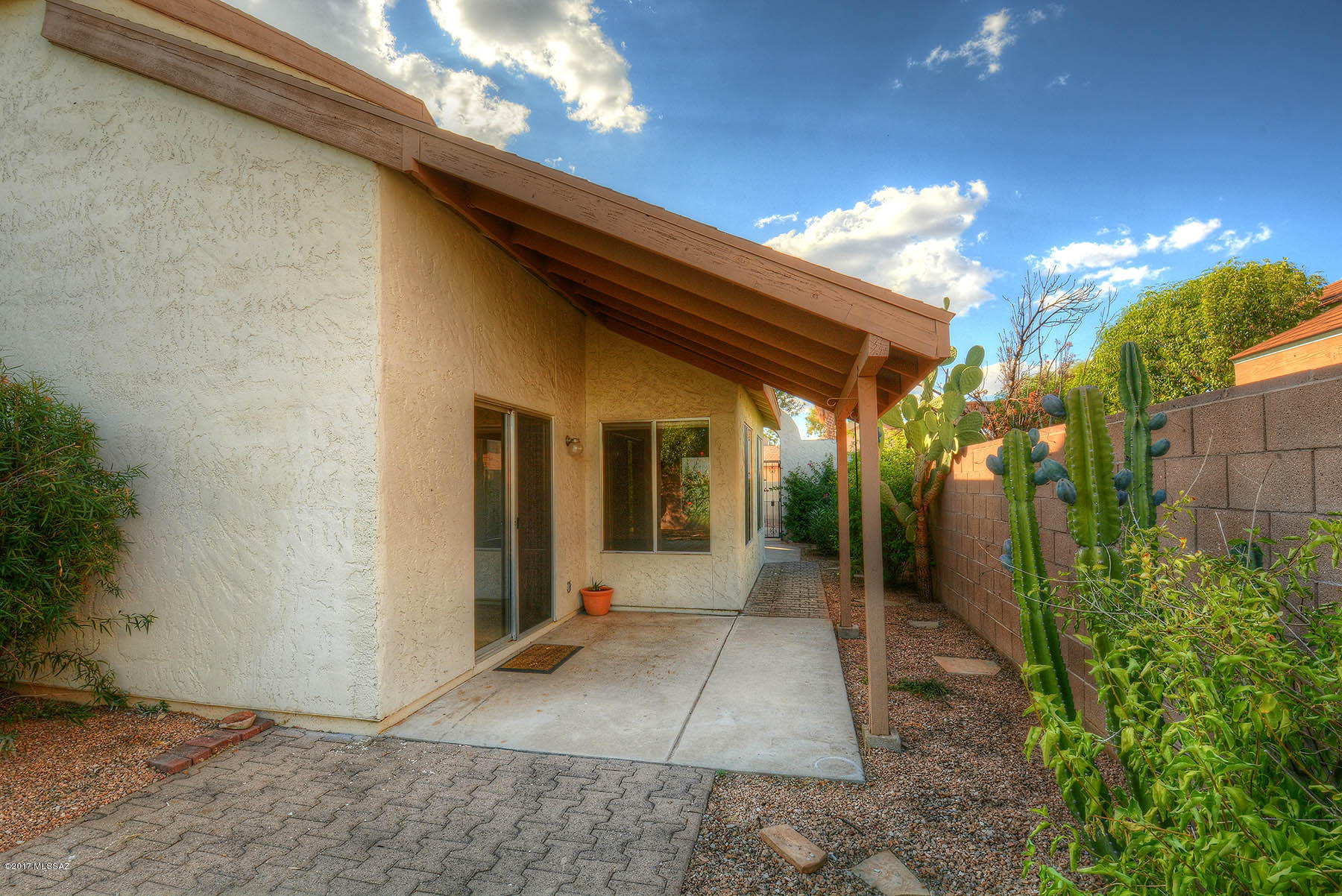 2763 W Daffodil Place