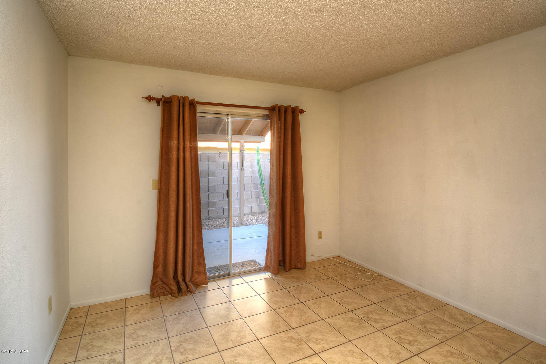 2763 W Daffodil Place