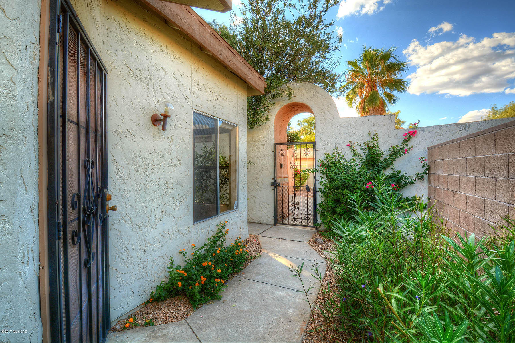 2763 W Daffodil Place