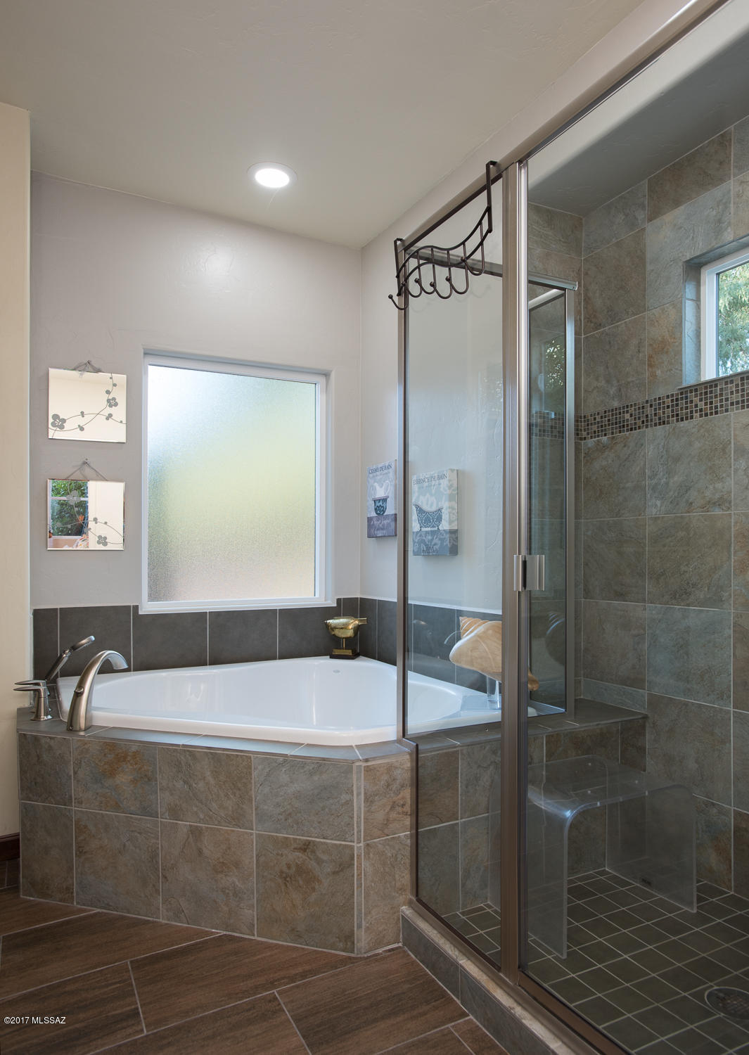 10550 N Lambert Place