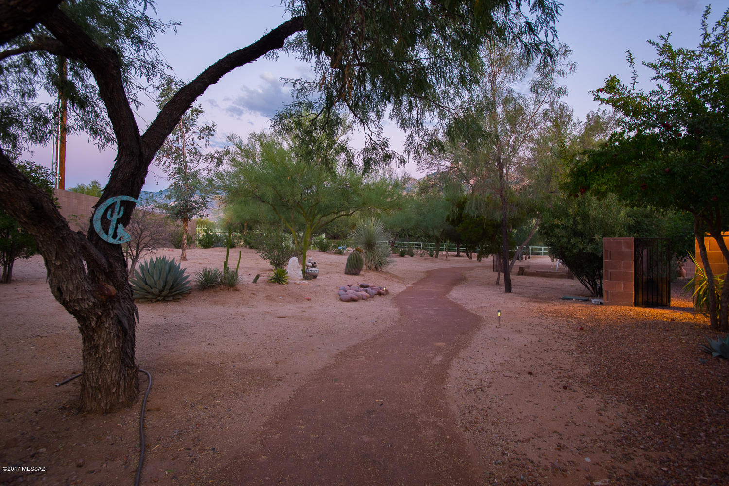 10550 N Lambert Place