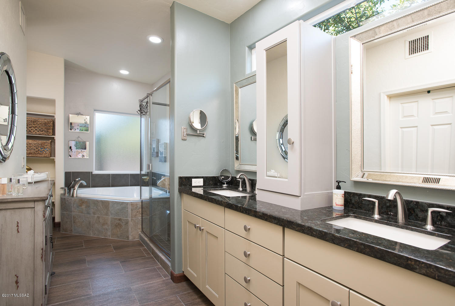 10550 N Lambert Place