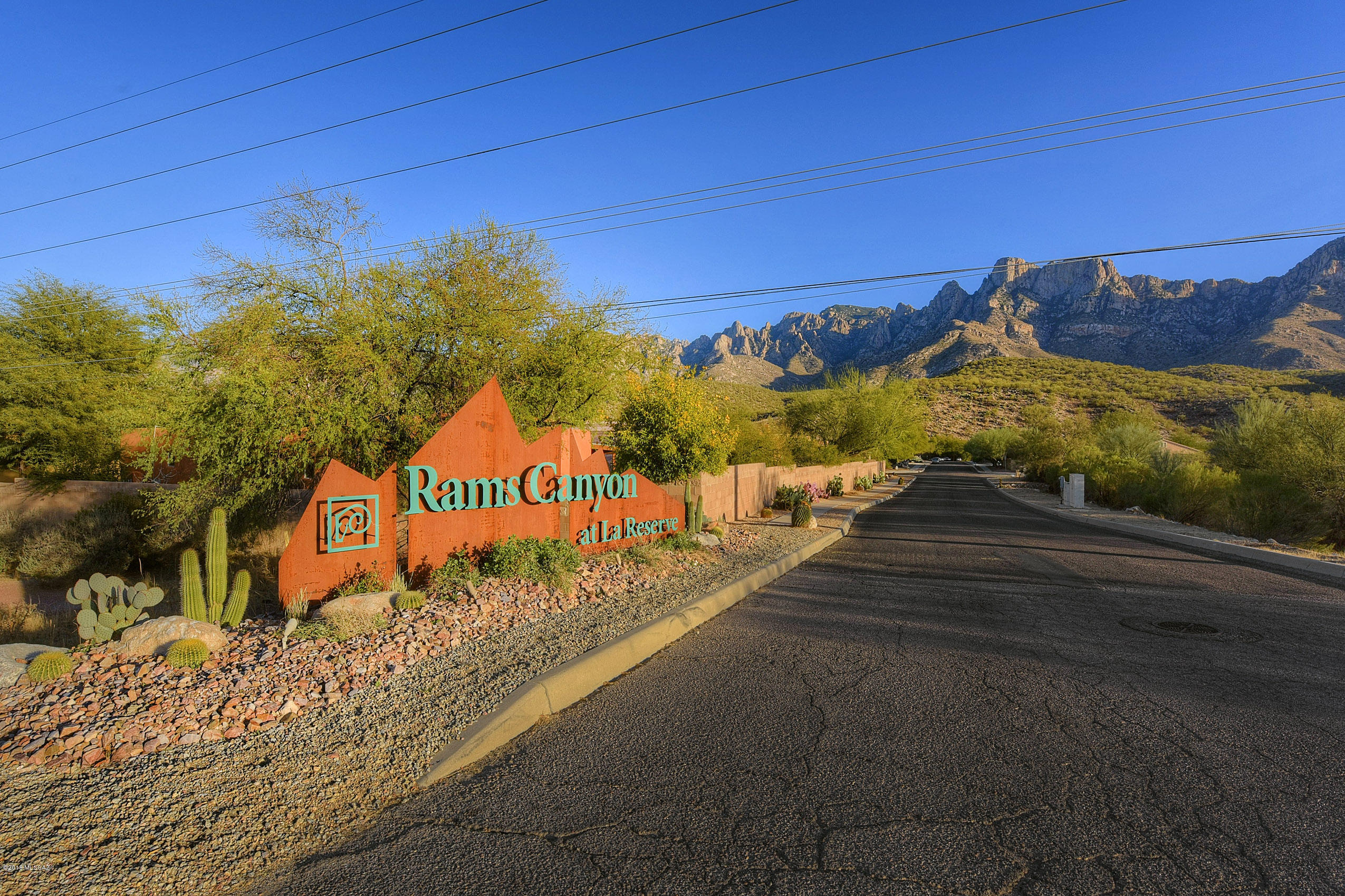 2443 E Skipping Rock Way