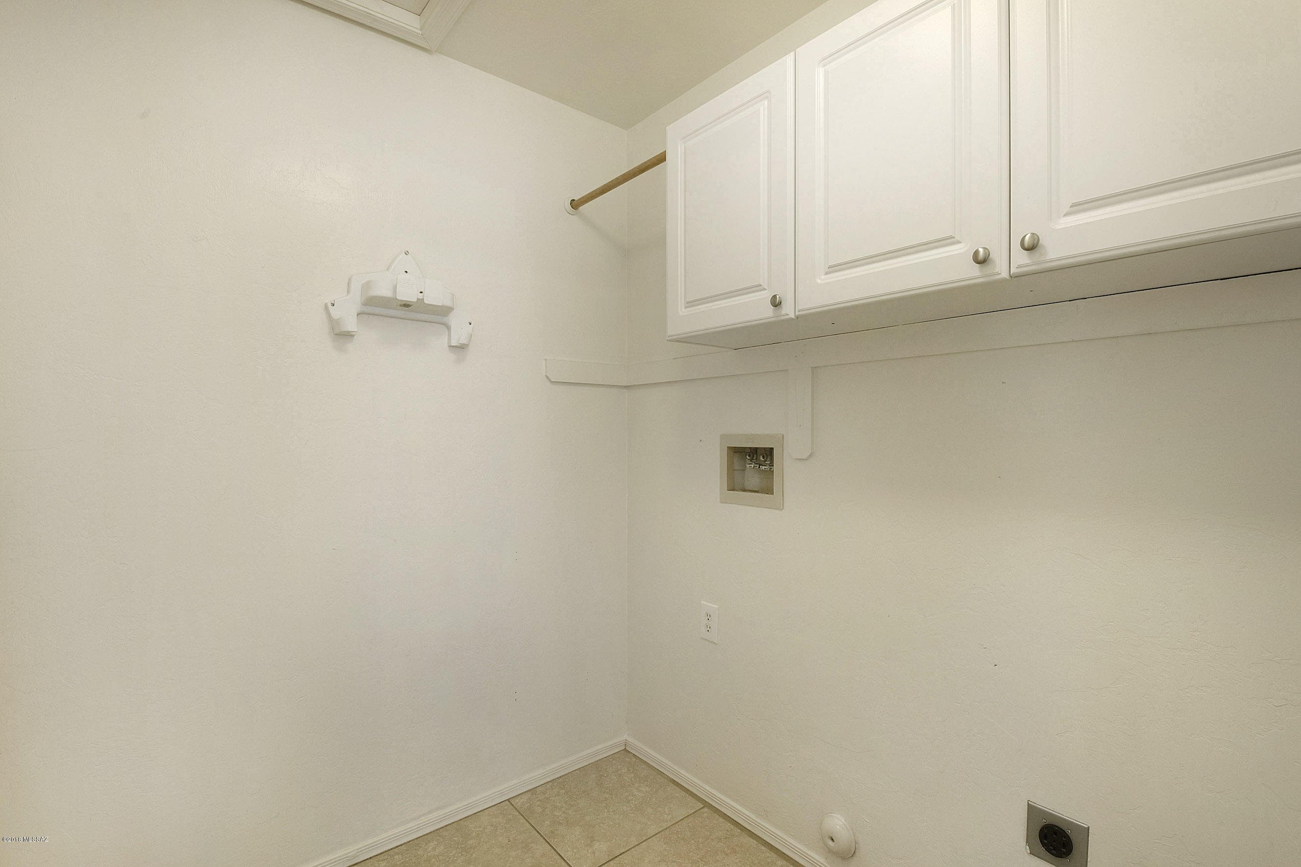 2443 E Skipping Rock Way