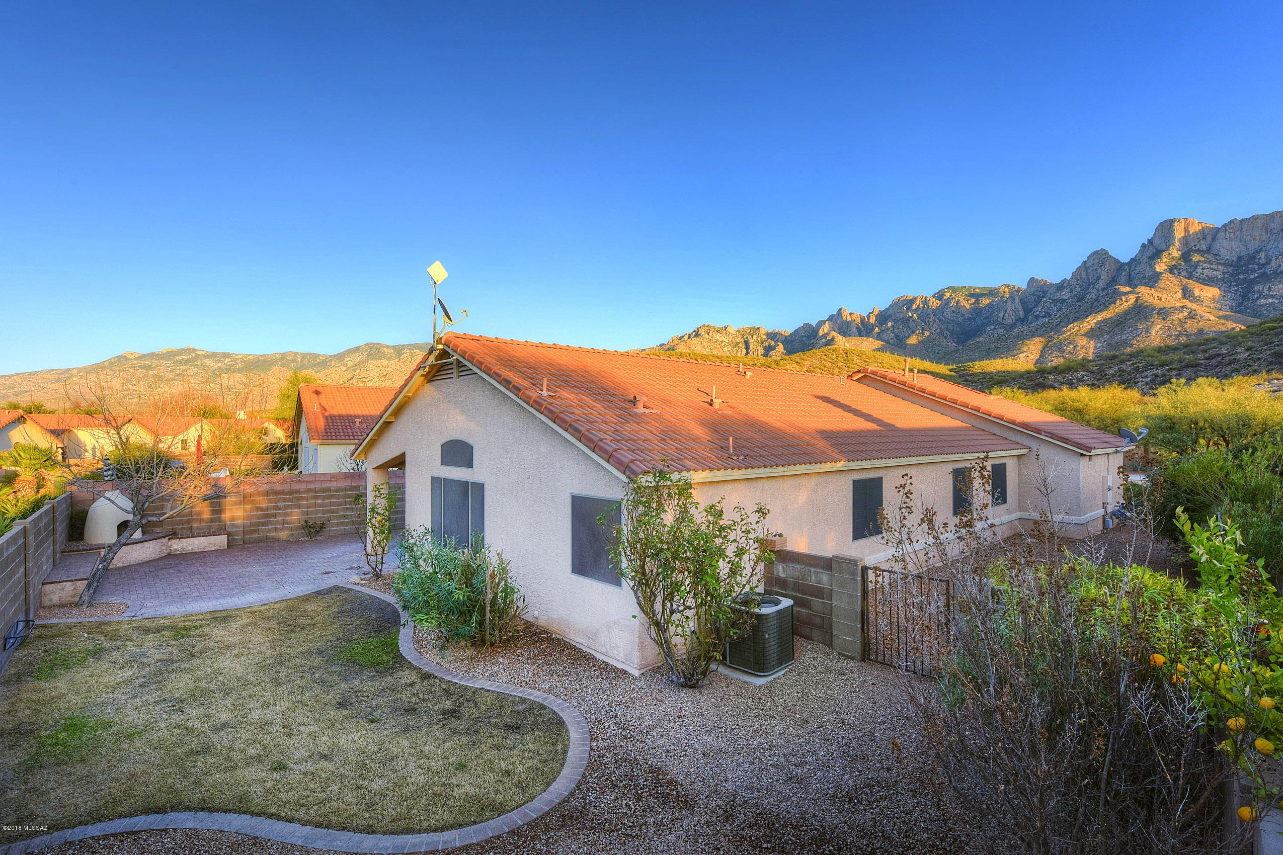 2443 E Skipping Rock Way