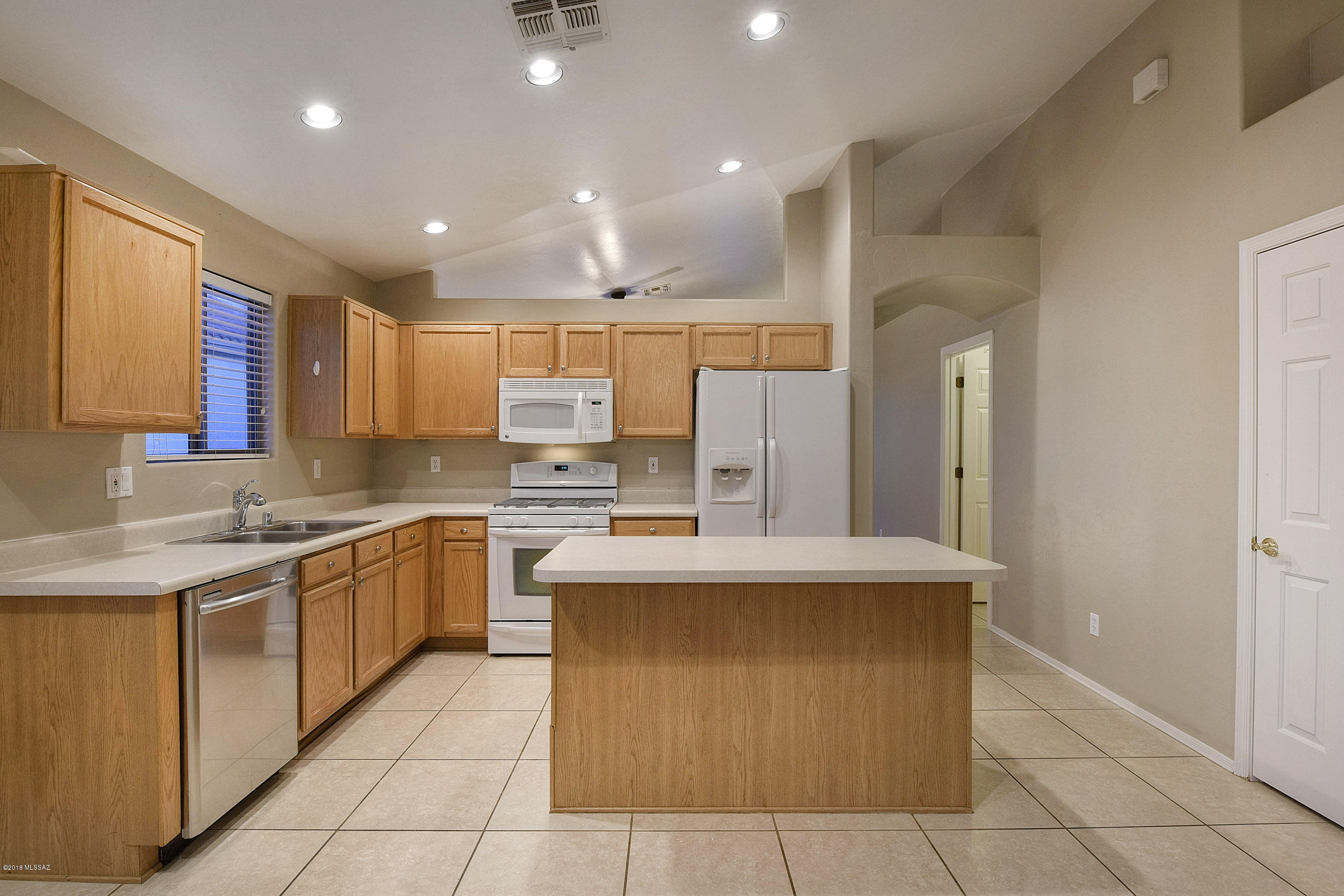 2443 E Skipping Rock Way