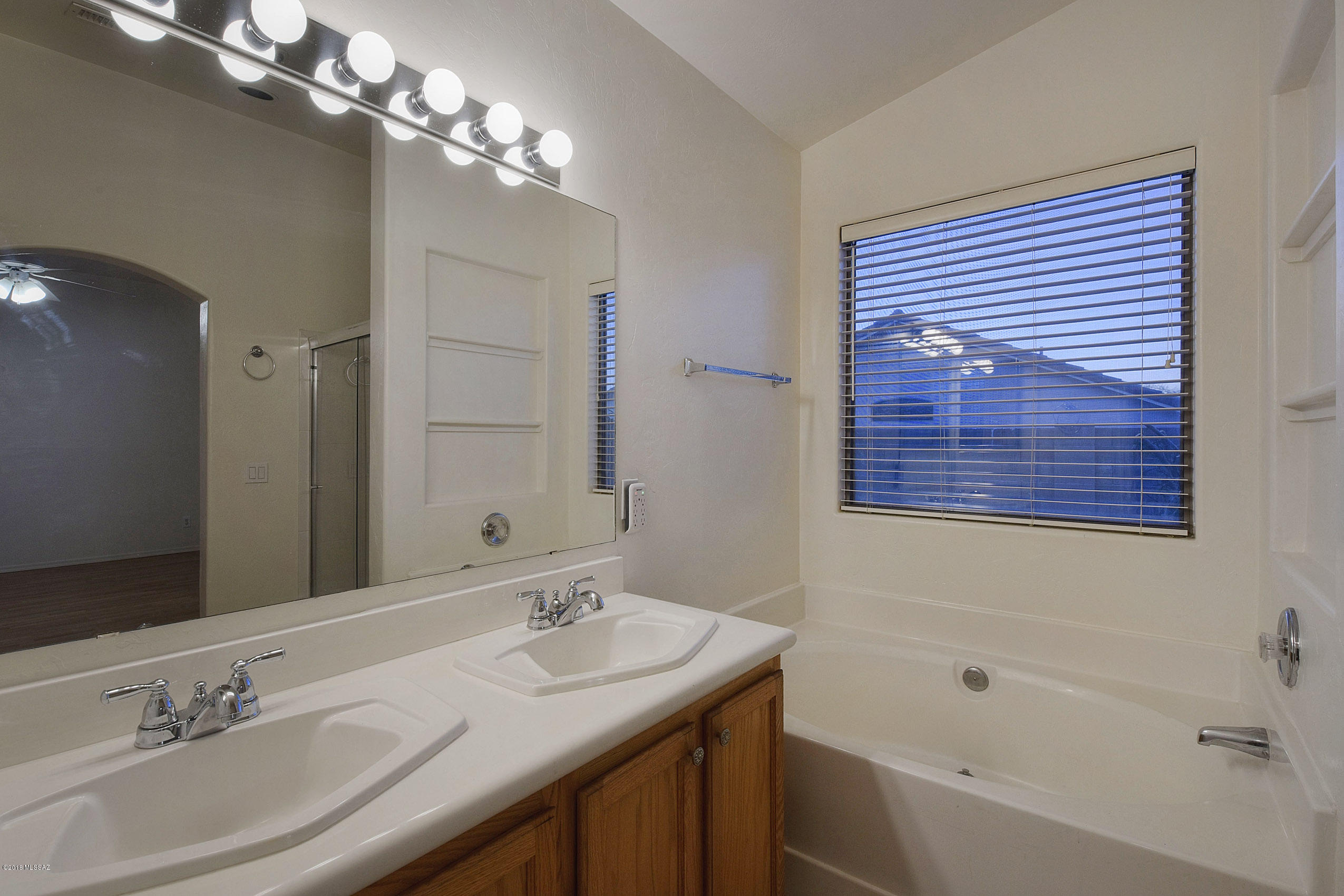 2443 E Skipping Rock Way