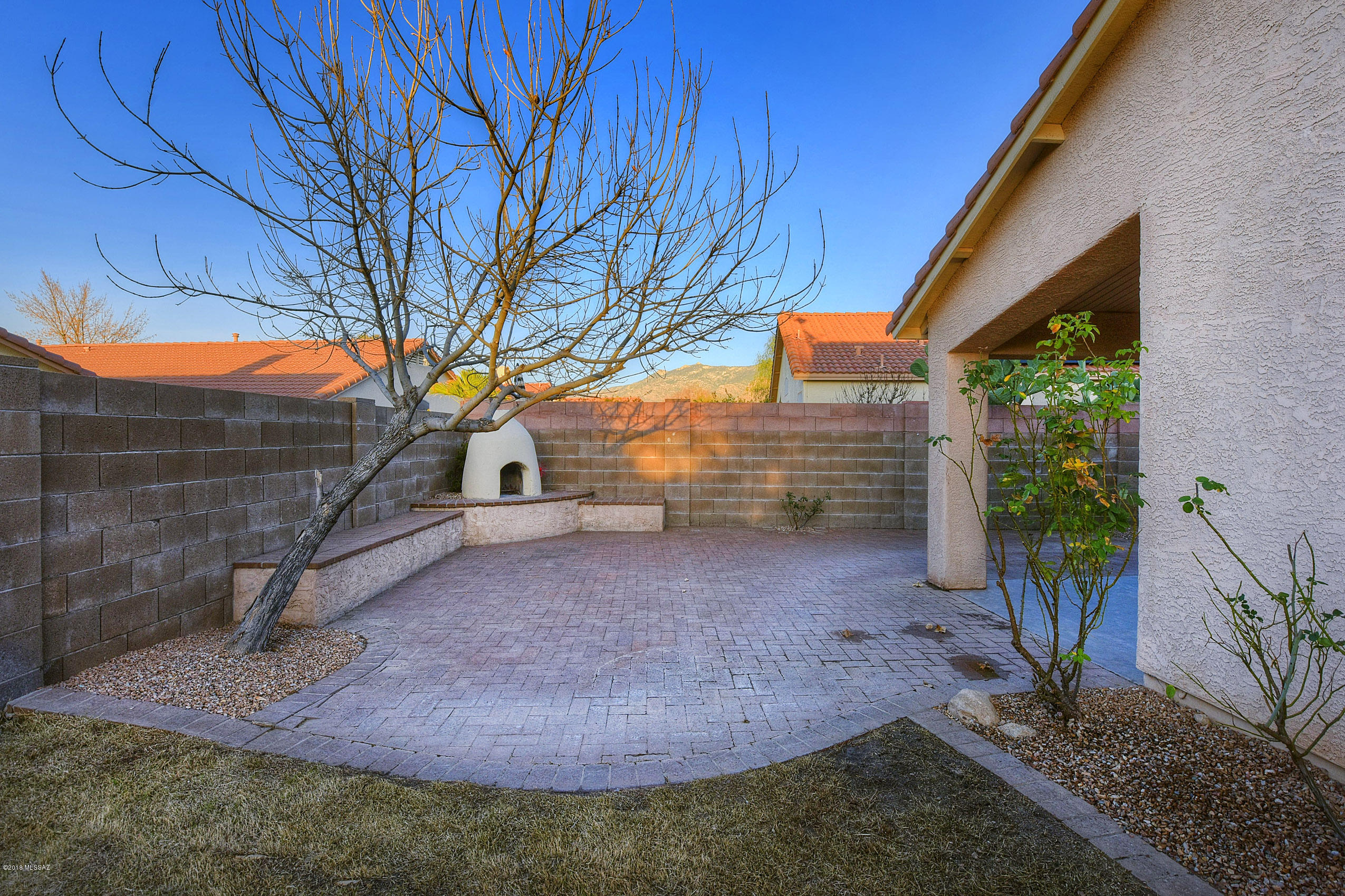 2443 E Skipping Rock Way