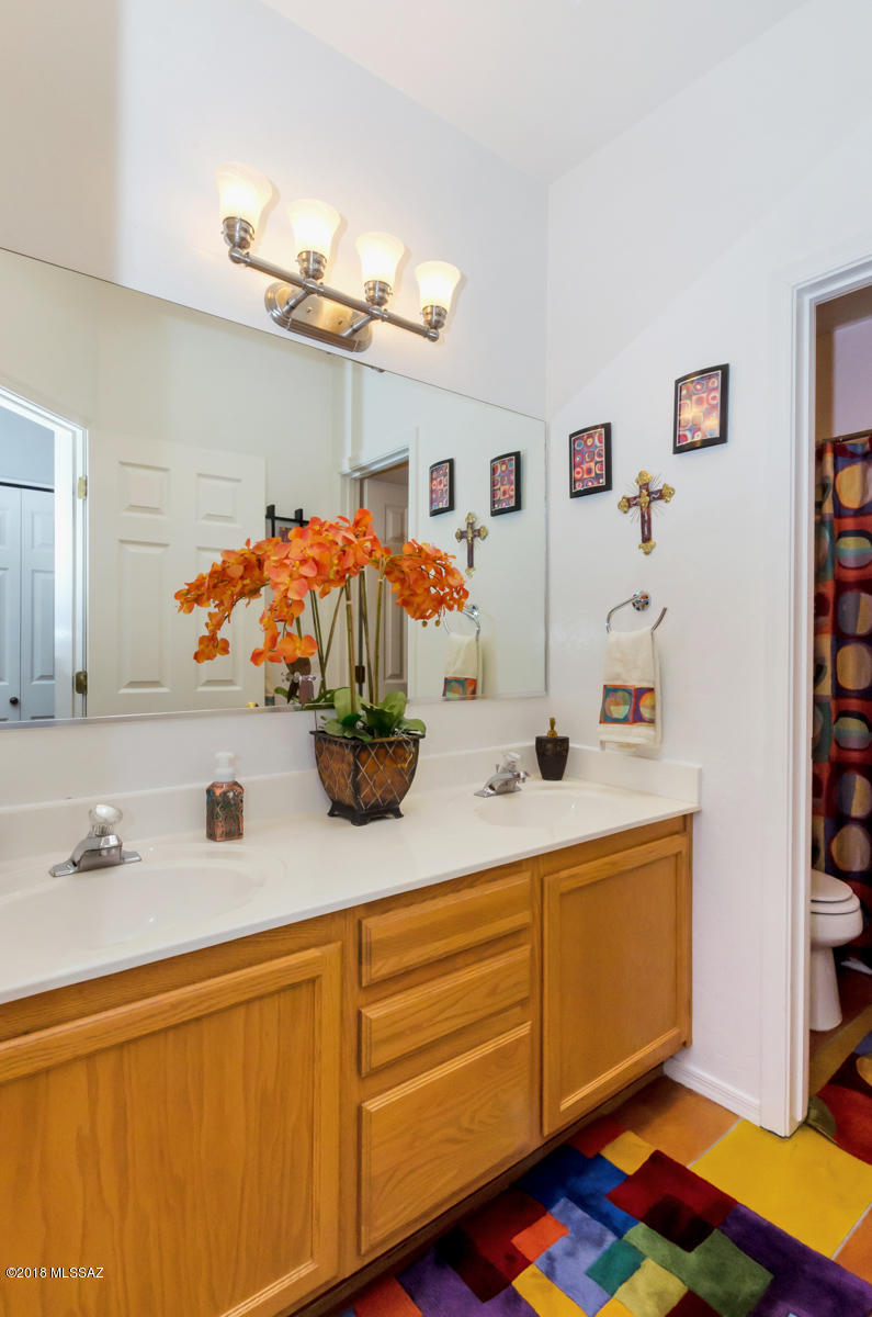 3766 N Creek Side Place