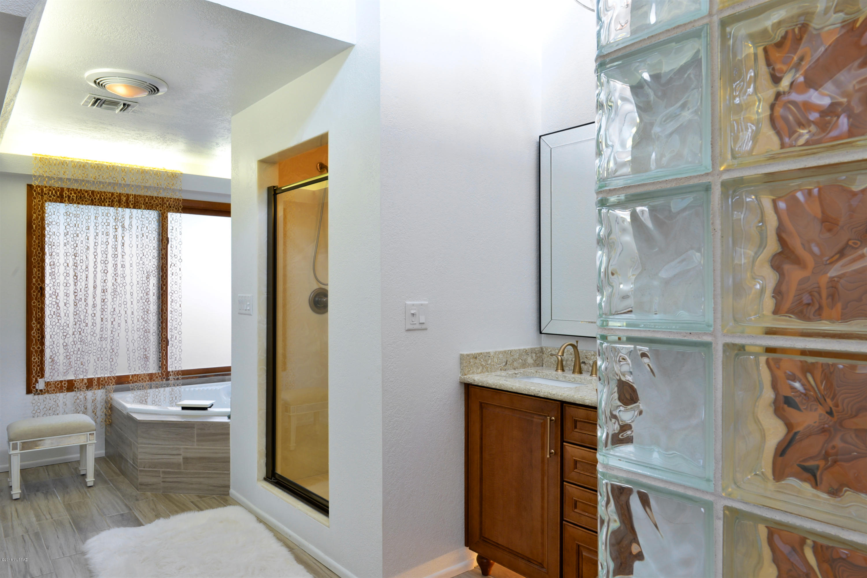 6240 N Camino Miraval