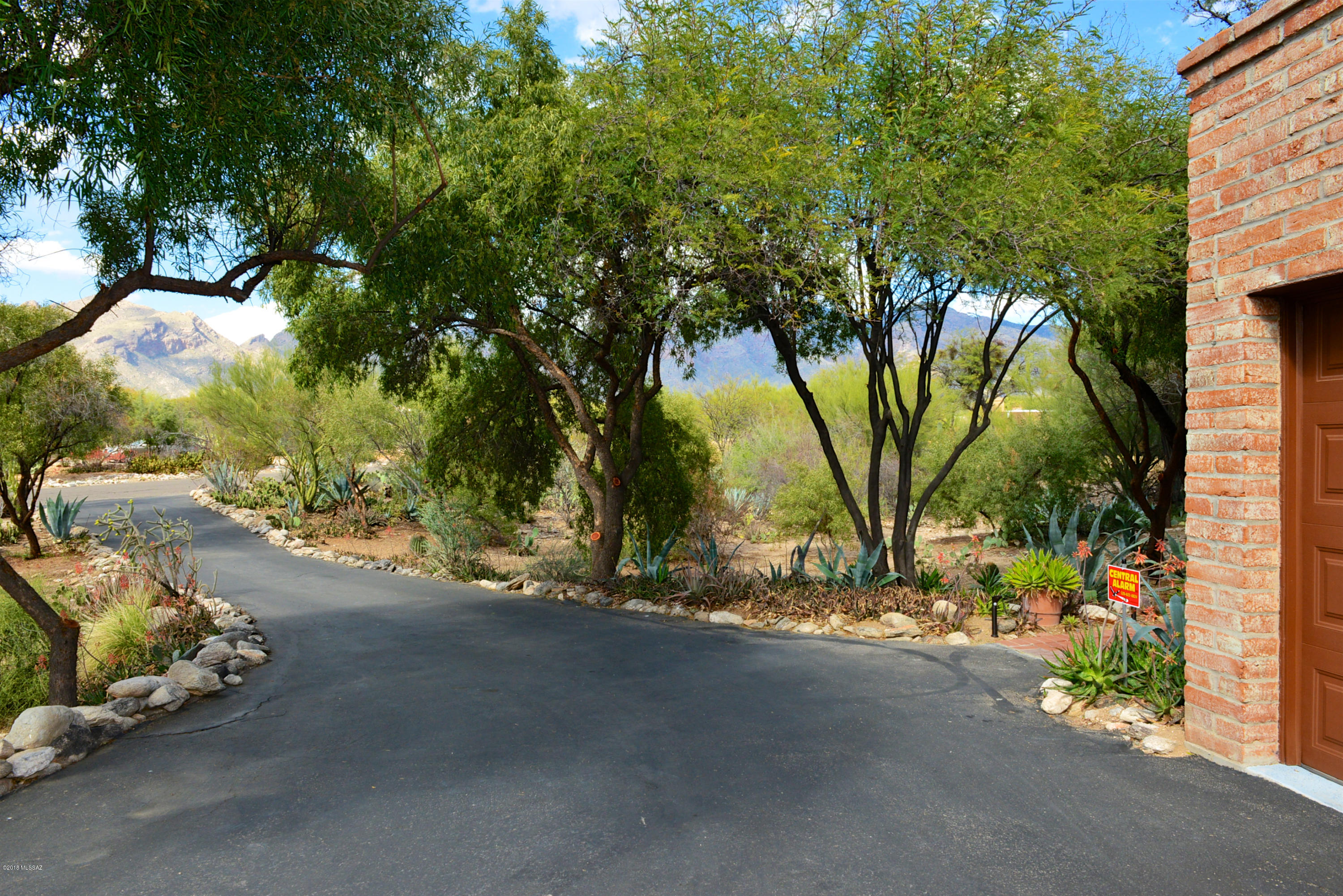 6240 N Camino Miraval