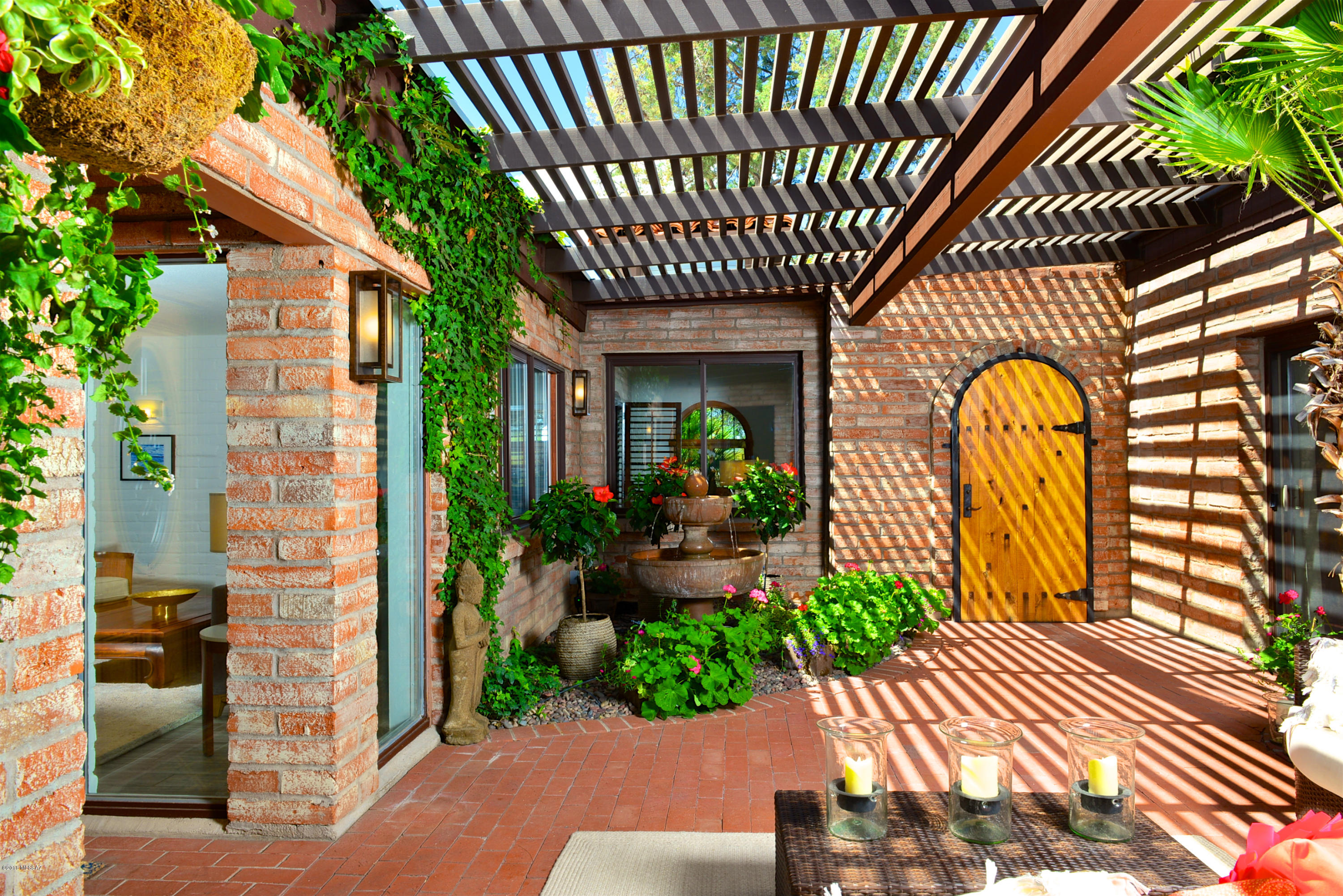 6240 N Camino Miraval