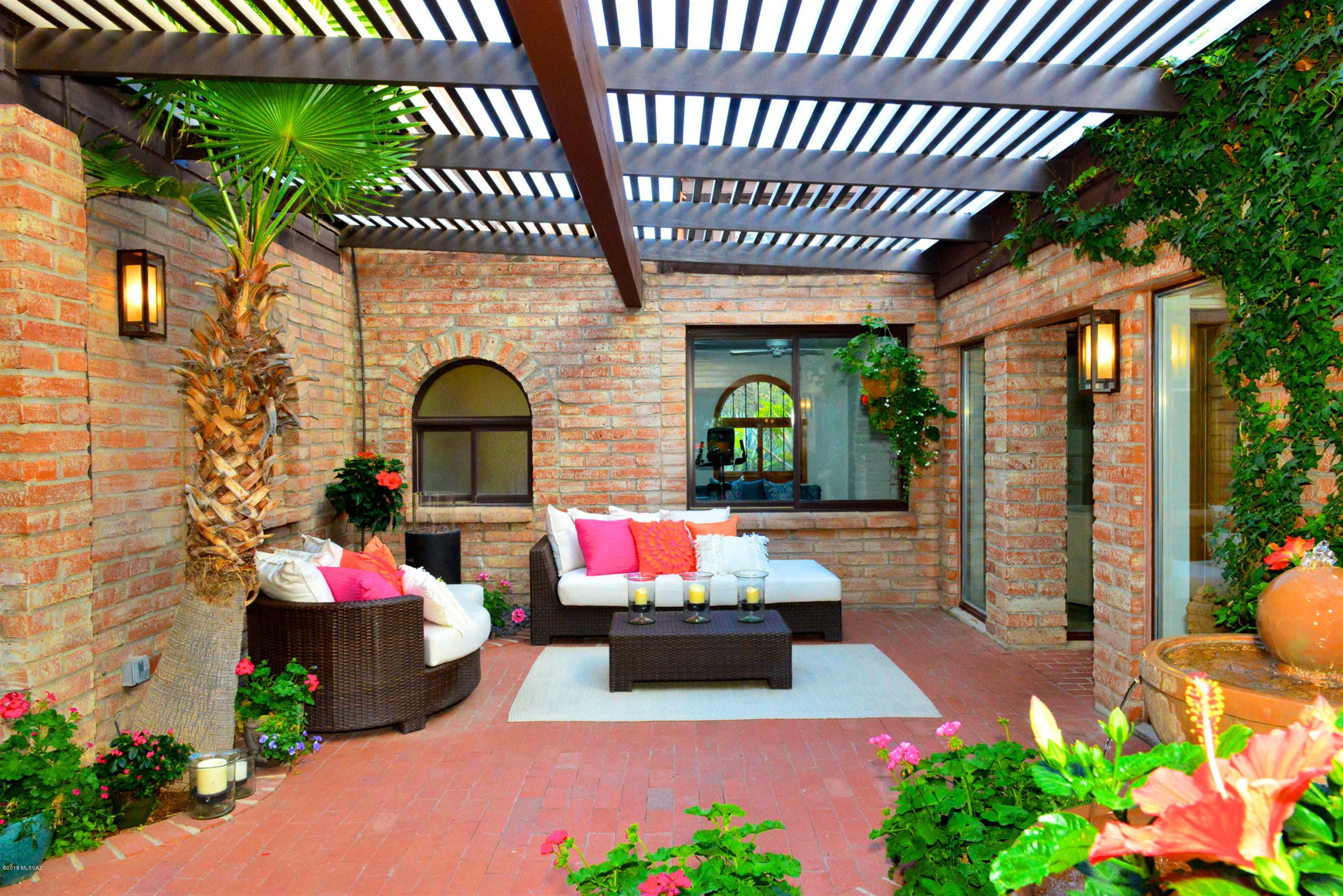 6240 N Camino Miraval