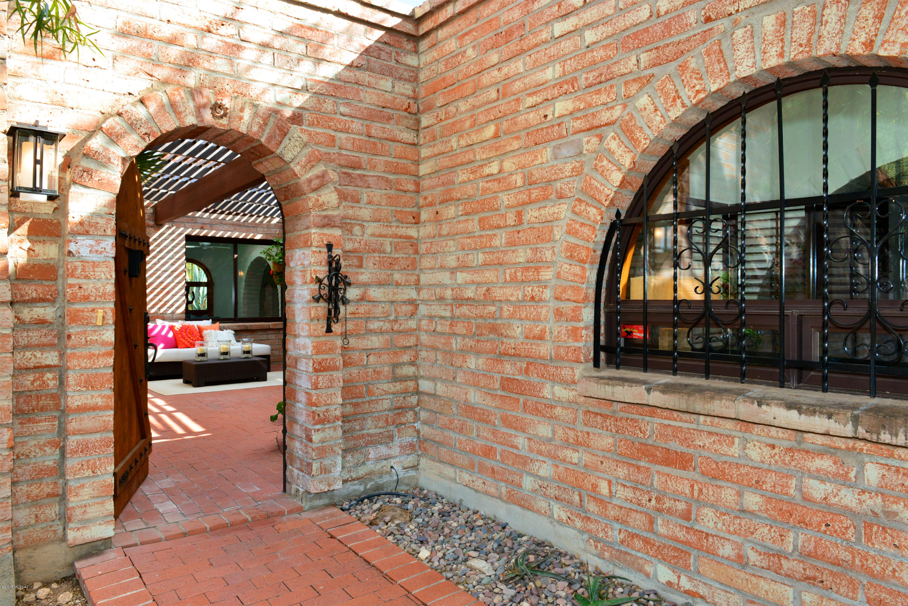 6240 N Camino Miraval