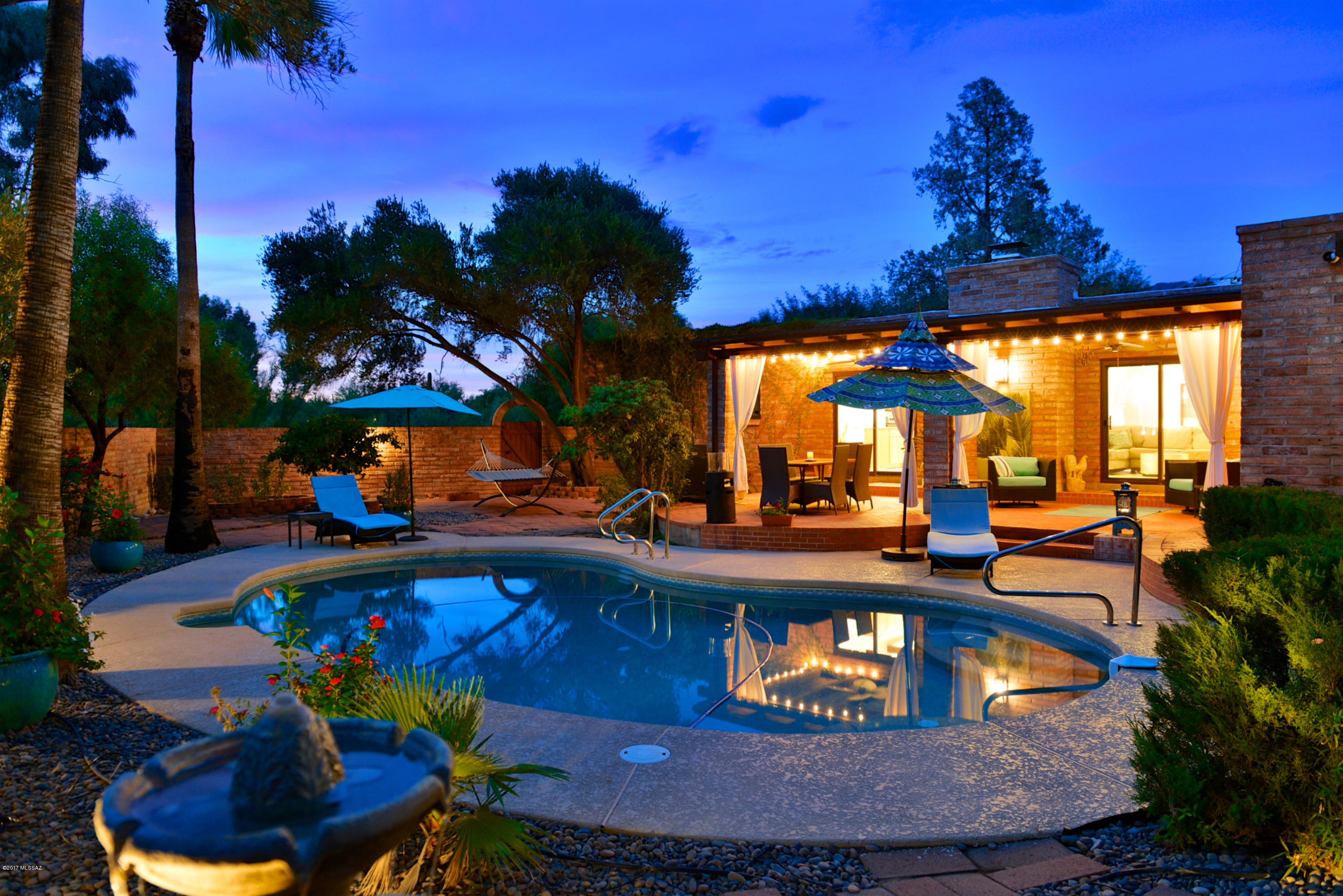 6240 N Camino Miraval