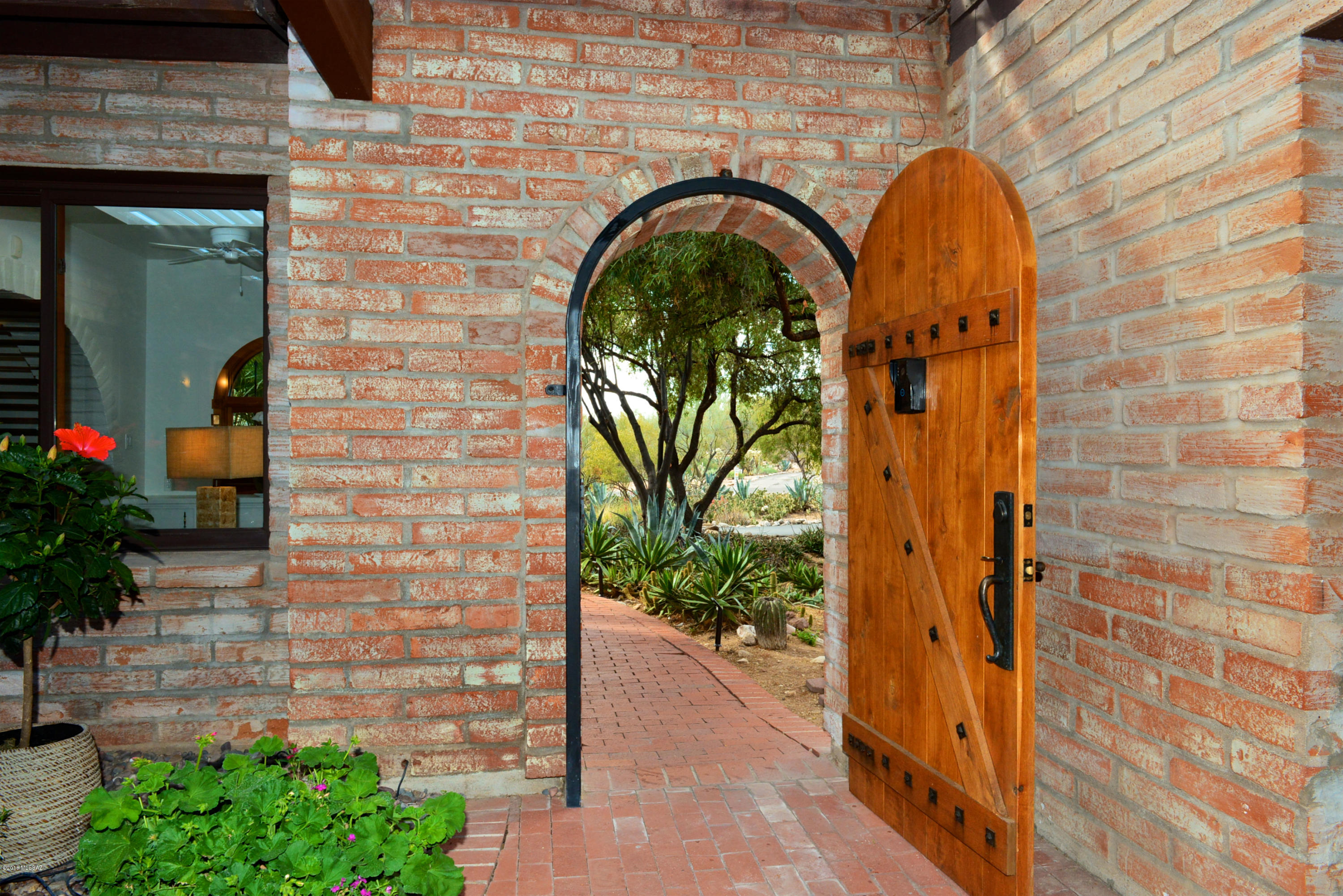 6240 N Camino Miraval