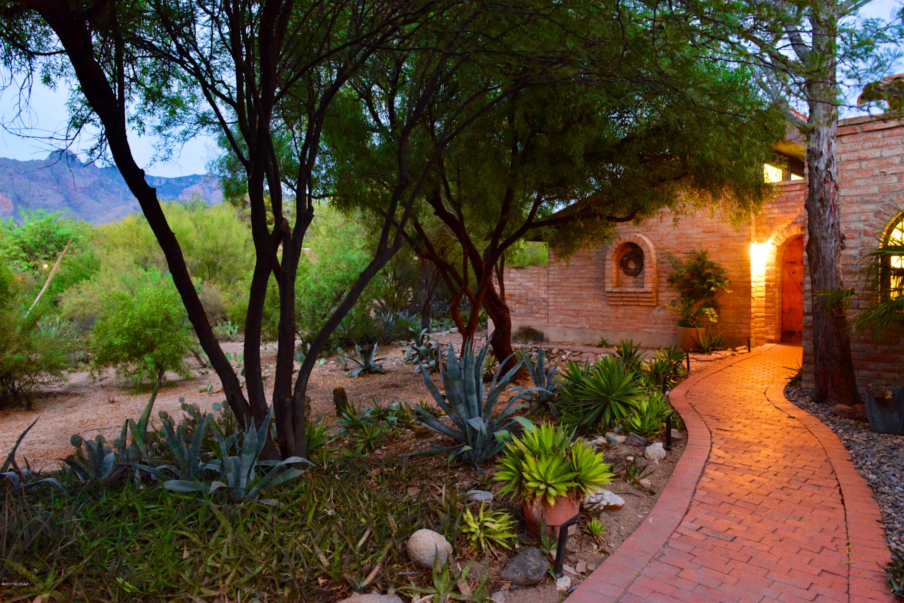 6240 N Camino Miraval