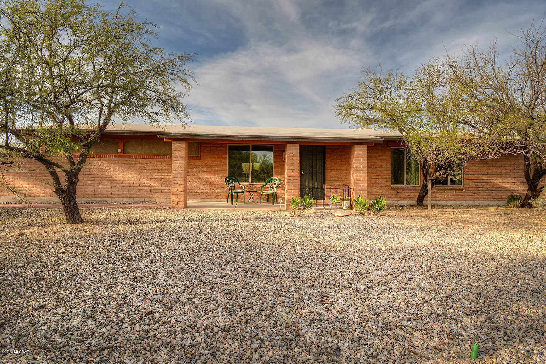 380 W Placita De La Poza