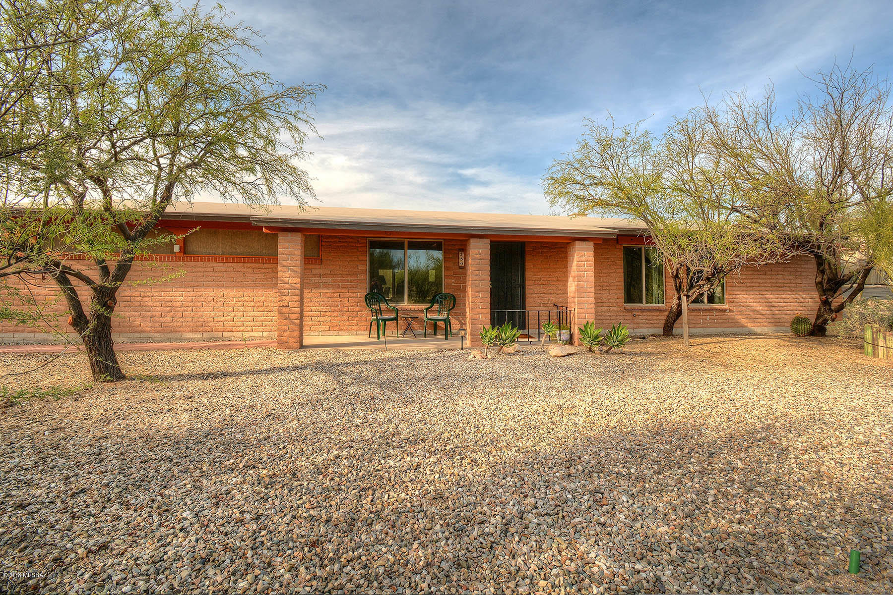 380 W Placita De La Poza