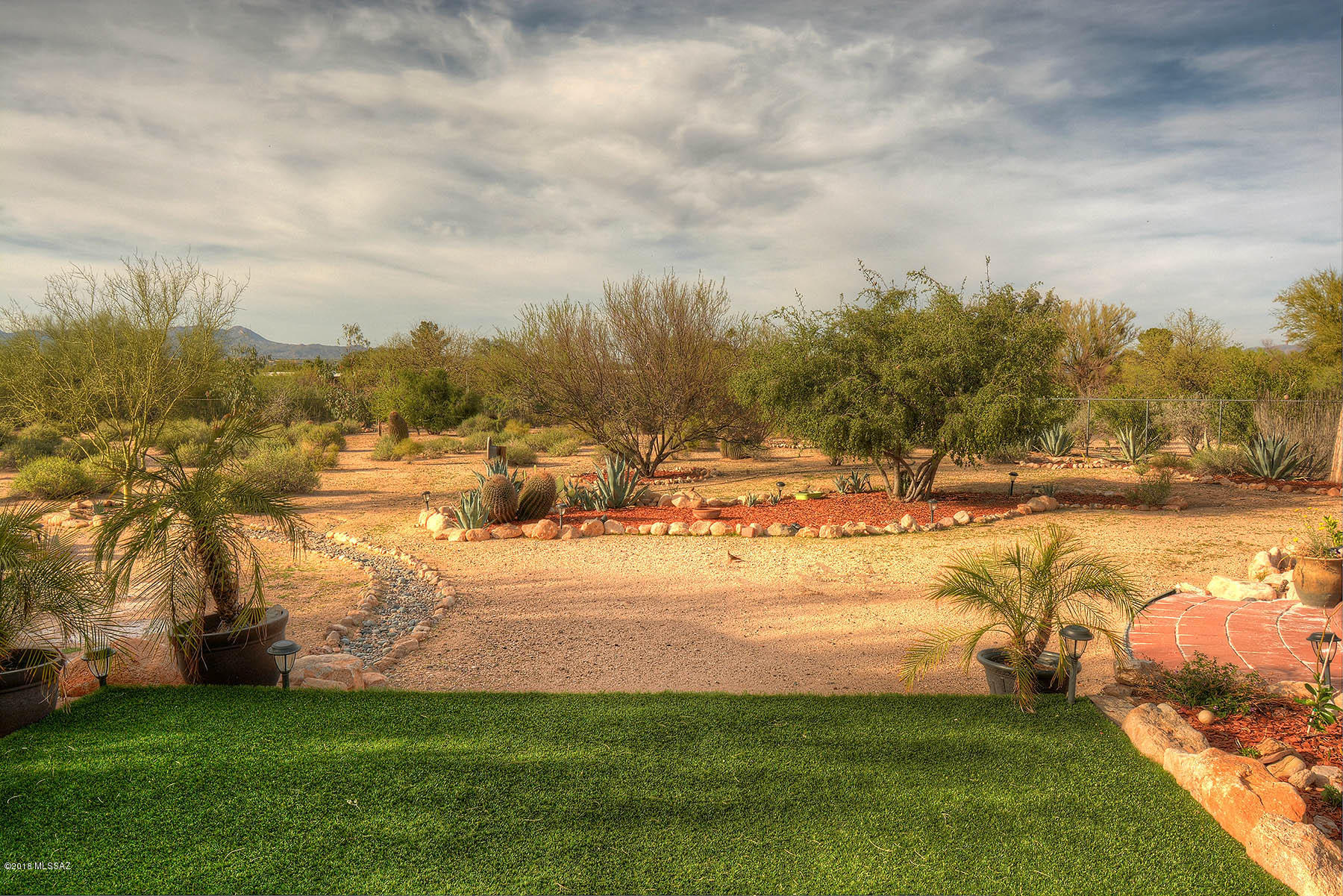 380 W Placita De La Poza