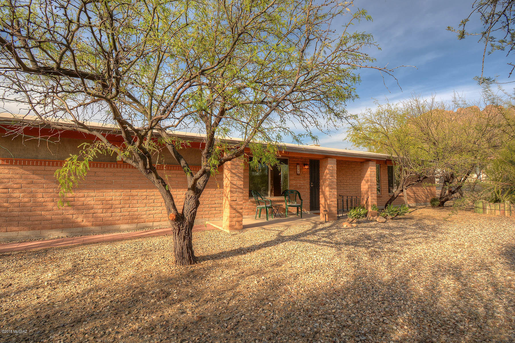 380 W Placita De La Poza