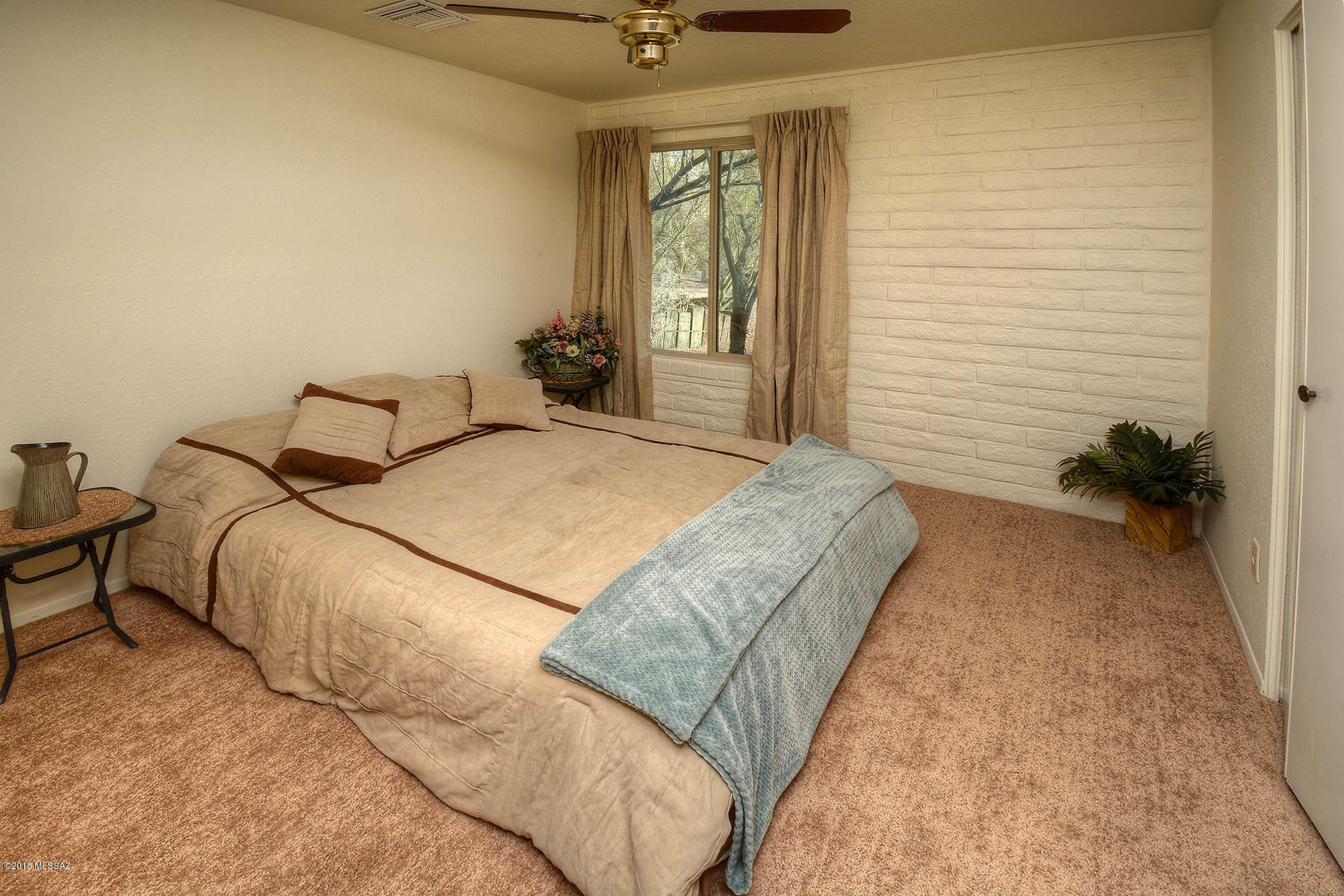 380 W Placita De La Poza