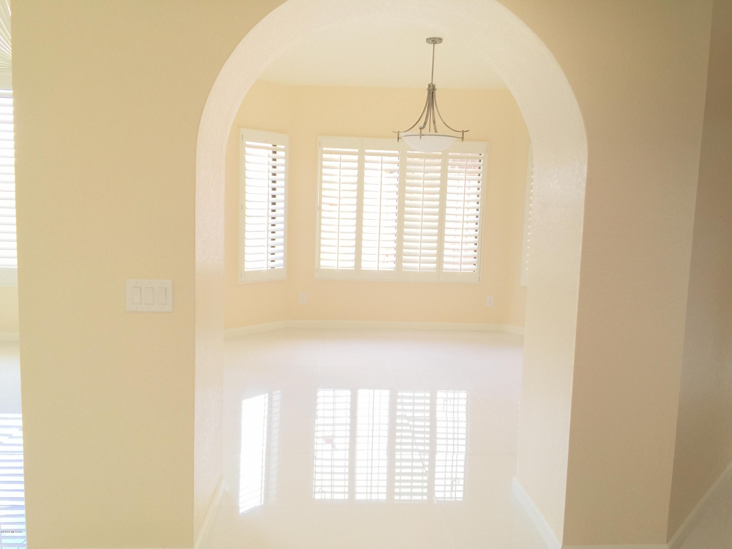 5447 N Via Velazquez