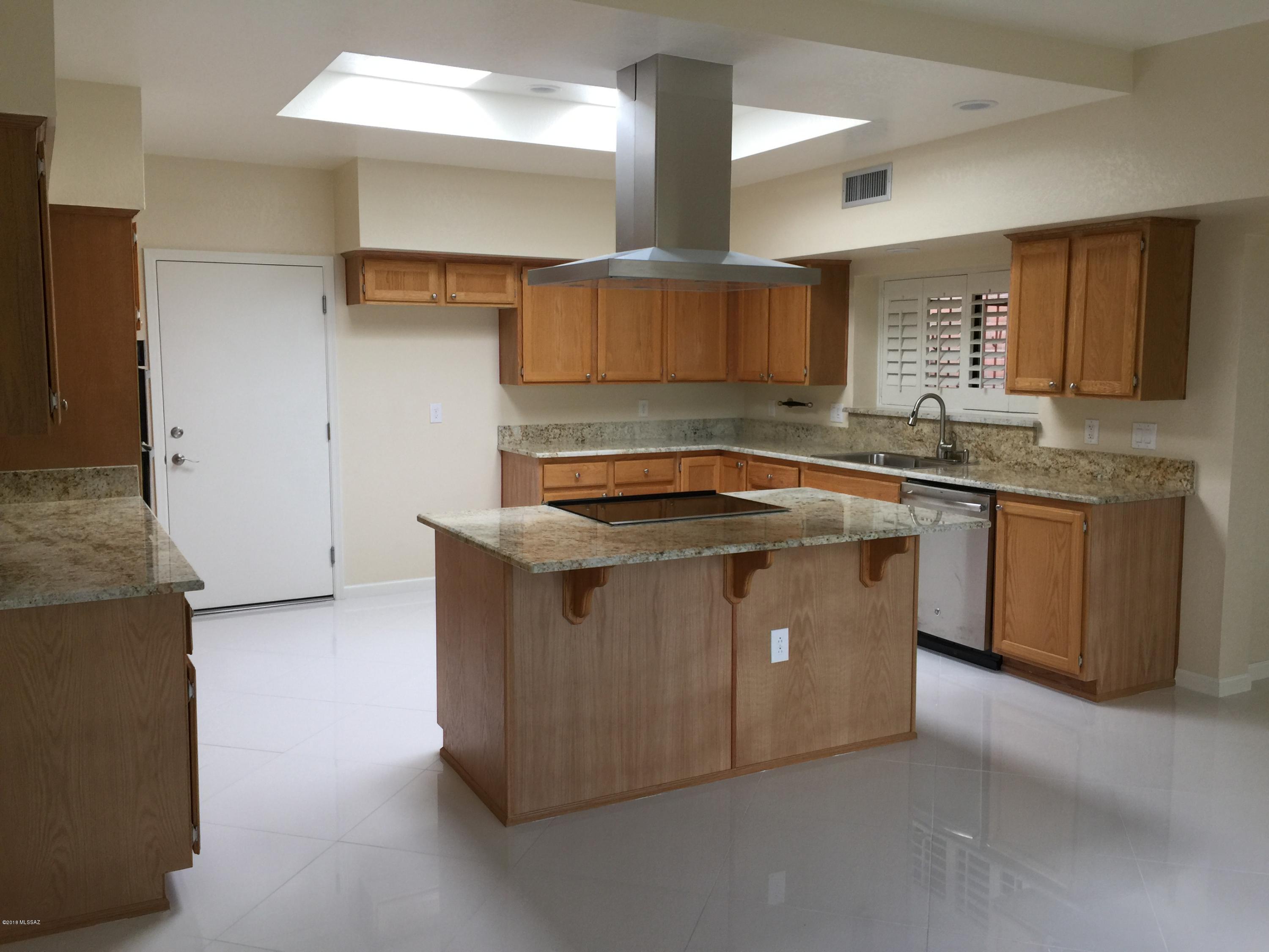 5447 N Via Velazquez