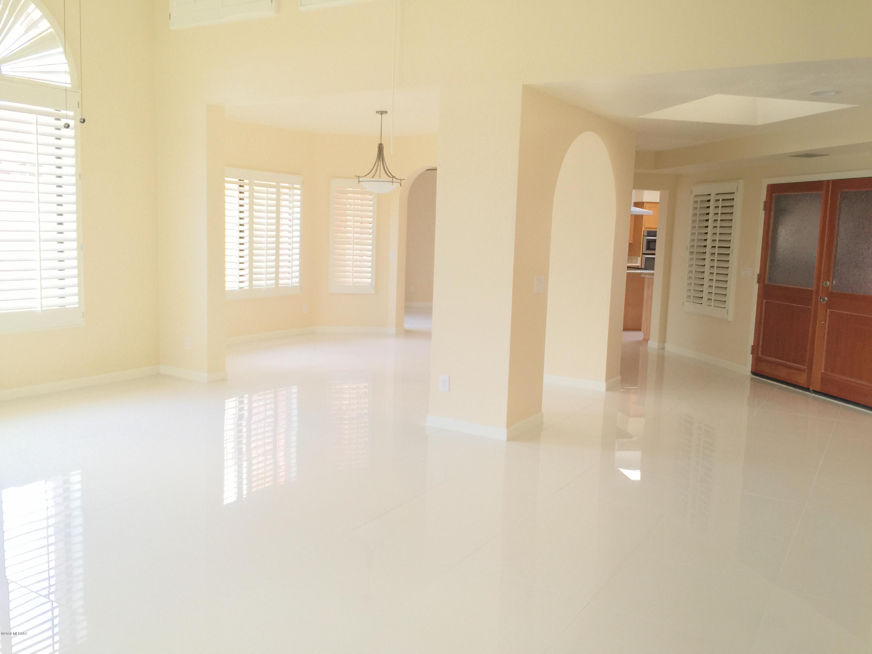 5447 N Via Velazquez