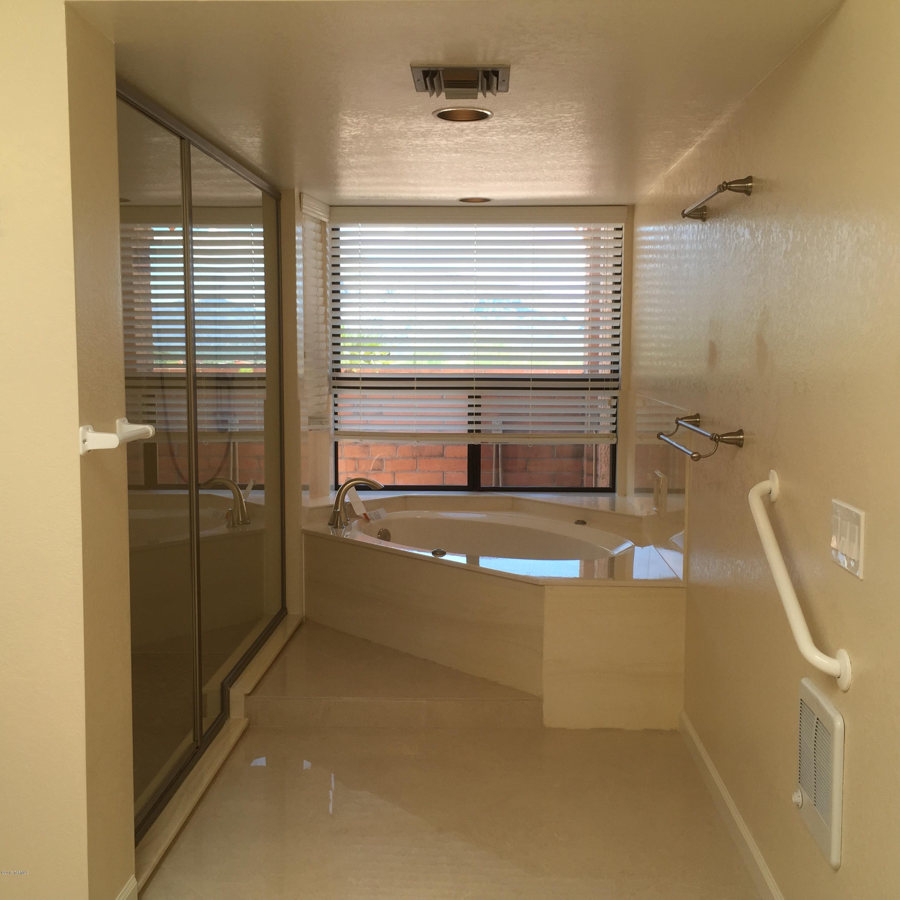 5540 N Via Velazquez