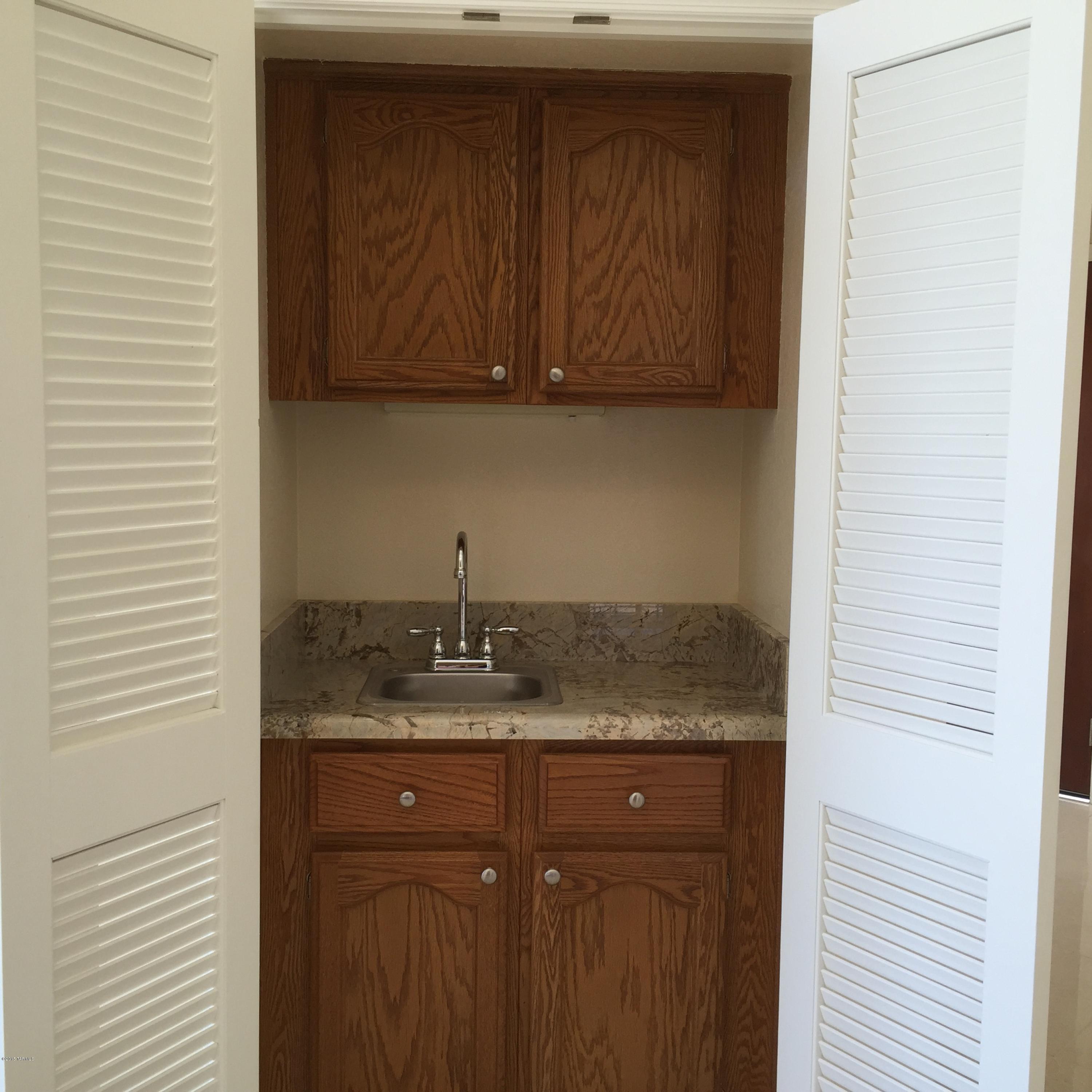 5540 N Via Velazquez