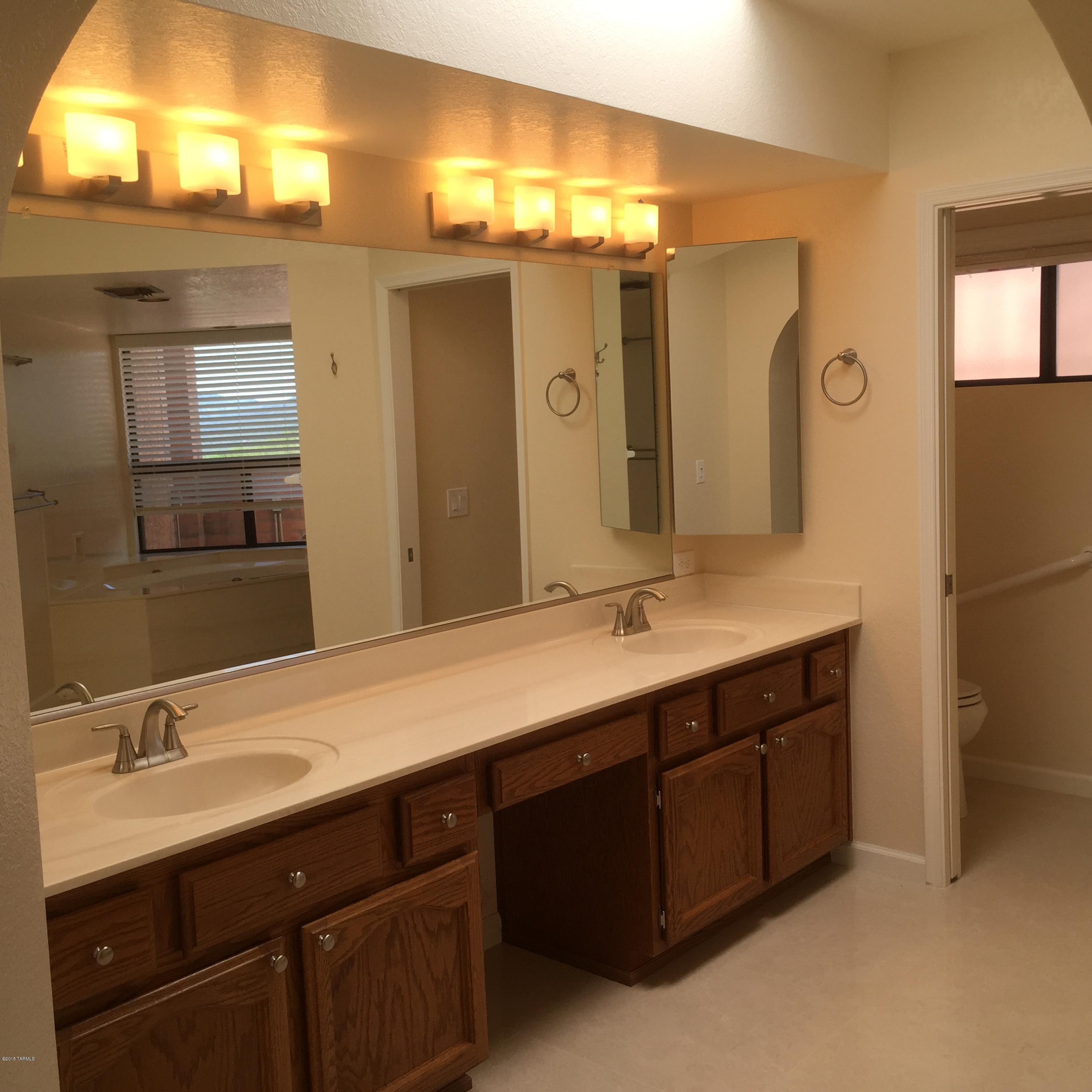 5540 N Via Velazquez